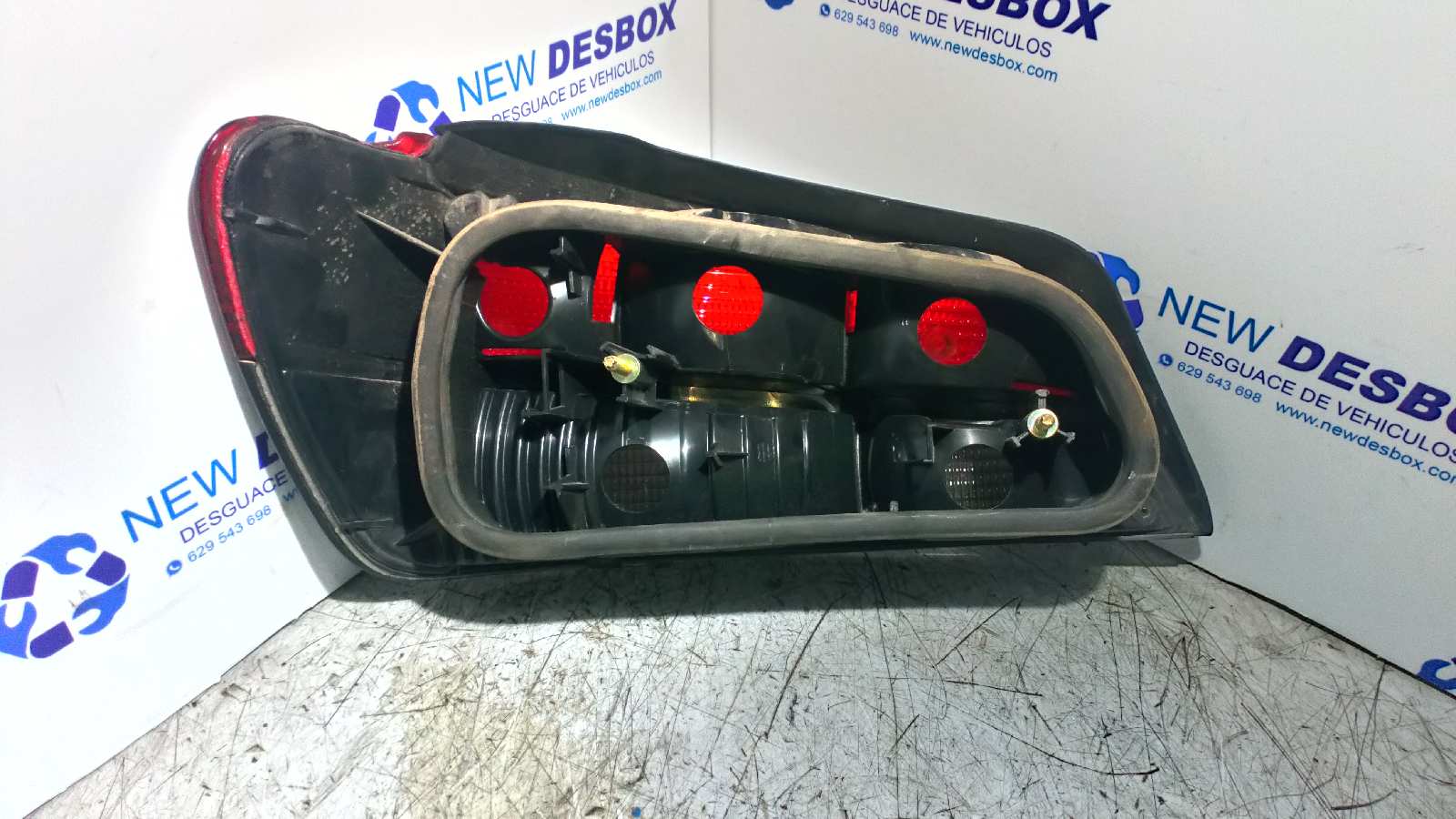 PILOTO TRASERO DERECHO PEUGEOT 306 BERLINA 3/5 PUERTAS (S1) - vista 2