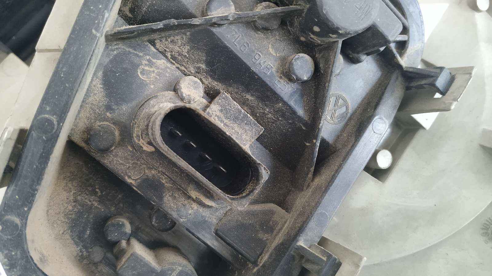 PILOTO TRASERO IZQUIERDO VOLKSWAGEN TOUAREG (7LA) - vista 2