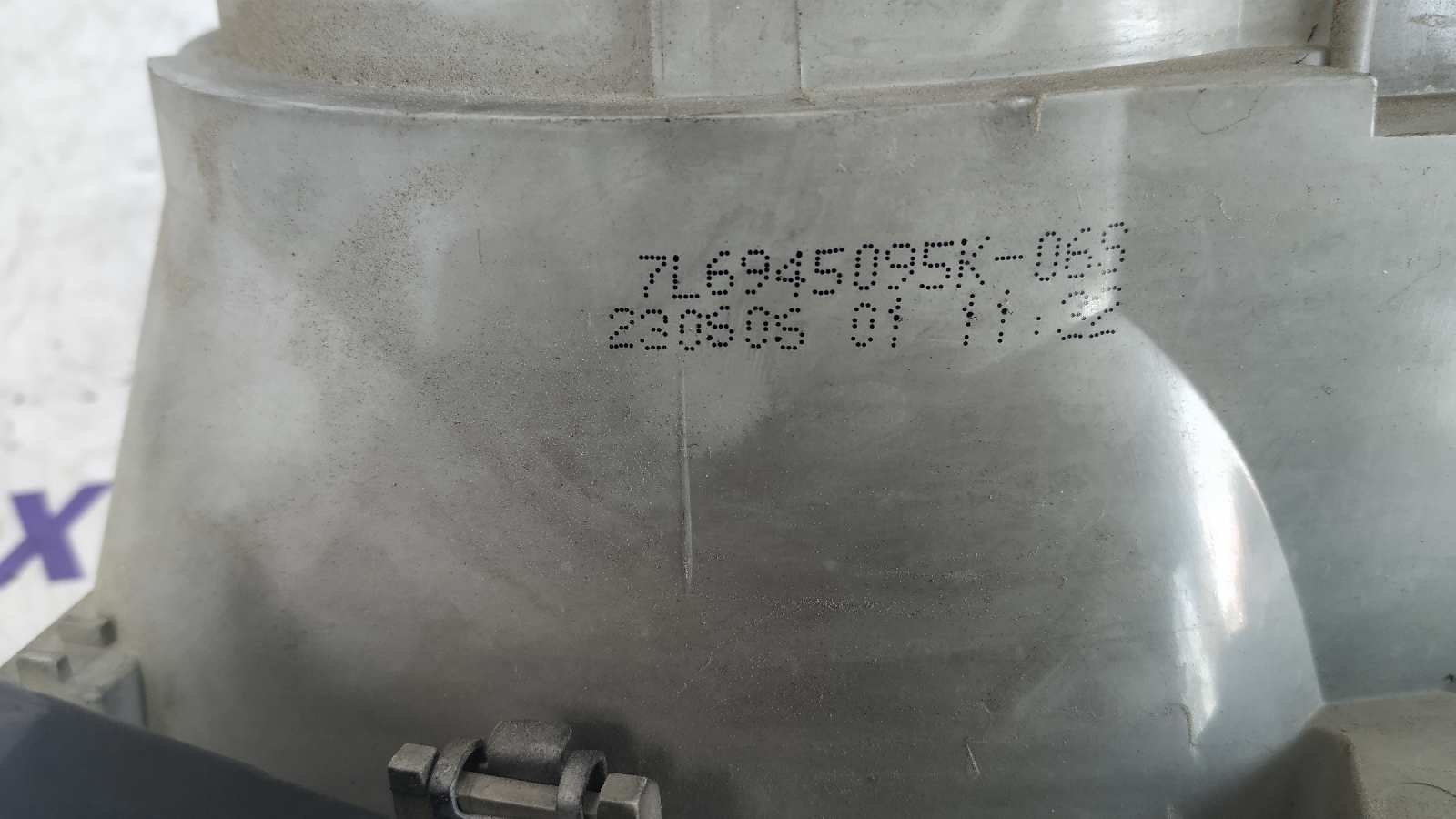 PILOTO TRASERO IZQUIERDO VOLKSWAGEN TOUAREG (7LA) - vista 3