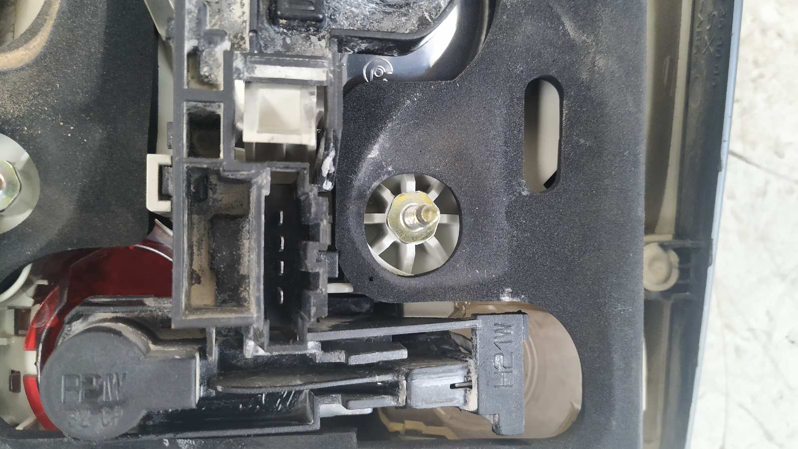 PILOTO PORTON IZQUIERDO VOLKSWAGEN TOUAREG (7LA) - vista 2