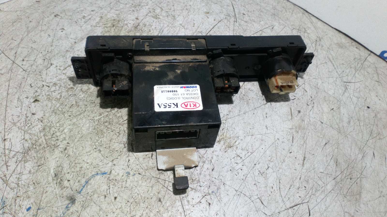 MANDO CALEFACCION / AIRE ACONDICIONADO KIA CARNIVAL 2.9 - vista 3