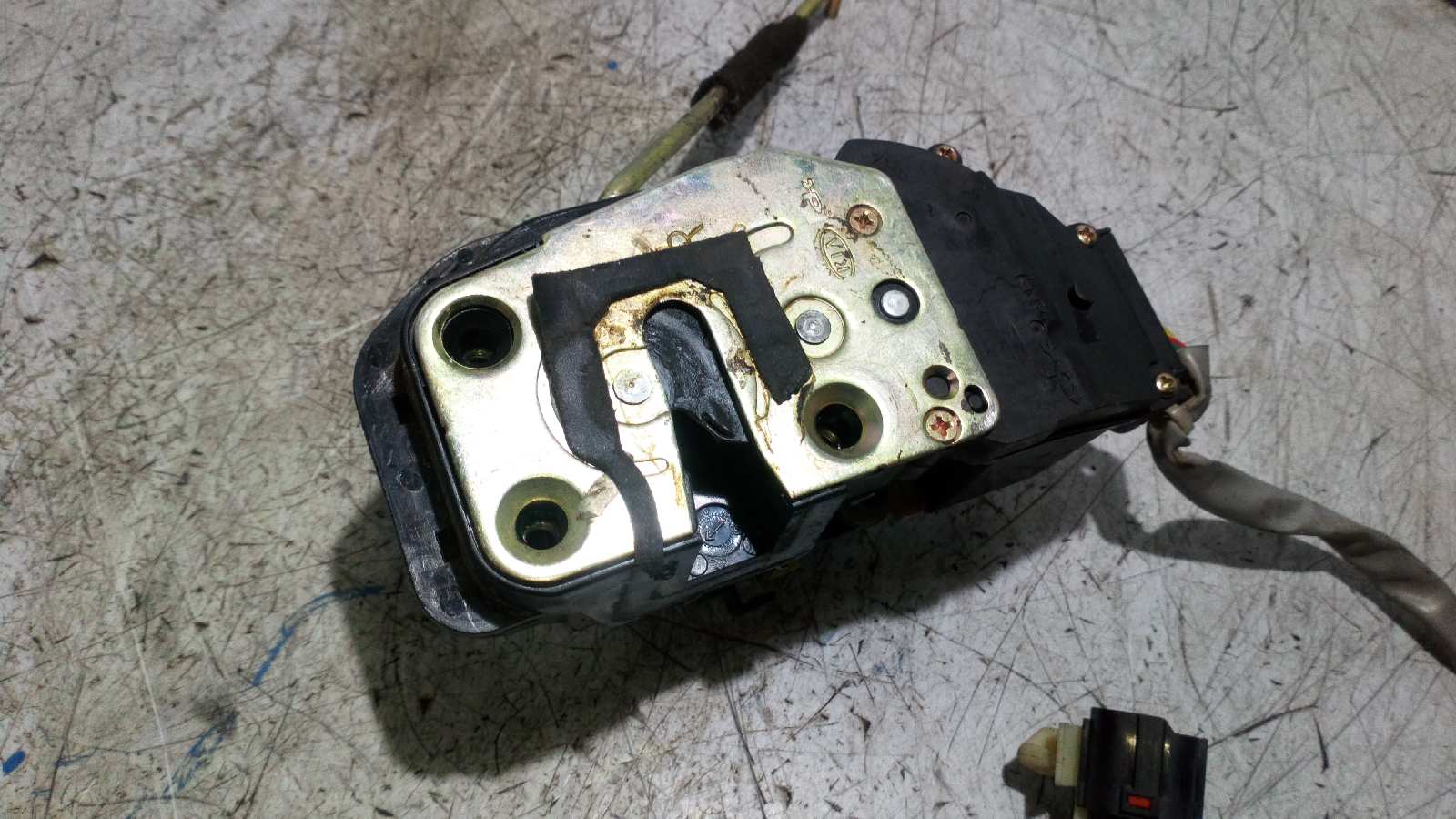 CERRADURA PUERTA DELANTERA DERECHA KIA CARENS - vista 3