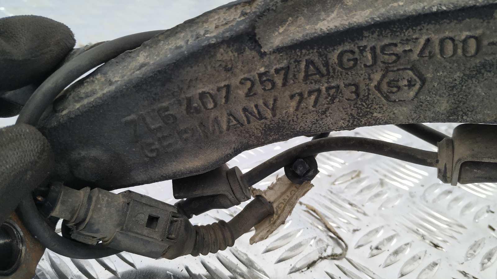 MANGUETA DELANTERA IZQUIERDA VOLKSWAGEN TOUAREG (7LA) - vista 4