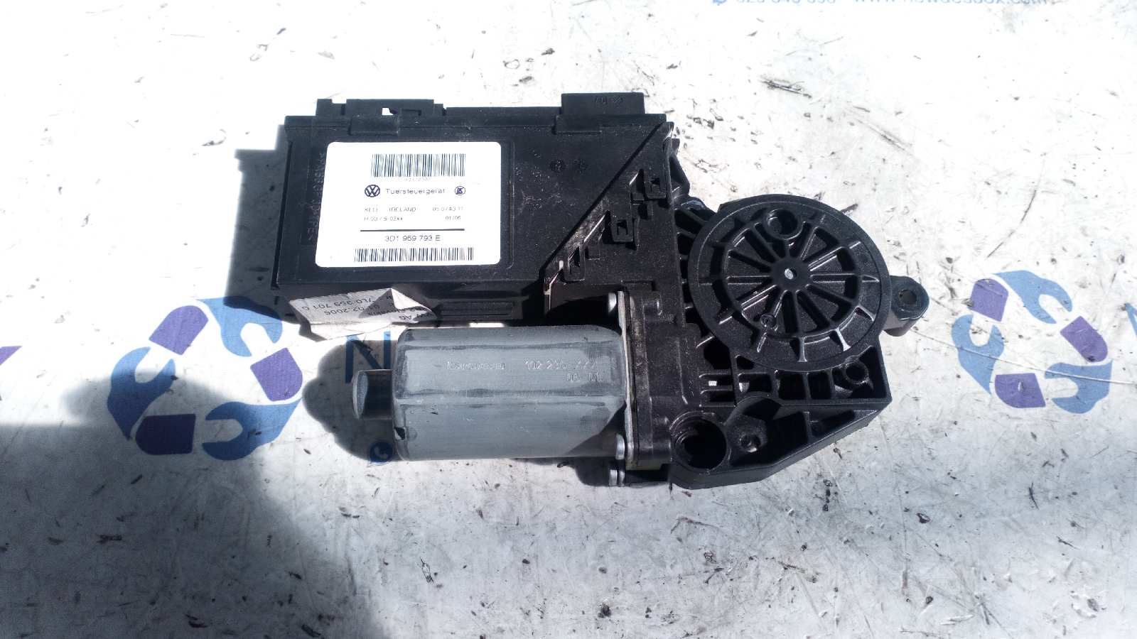 MOTOR ELEVALUNAS DELANTERO IZQUIERDO VOLKSWAGEN TOUAREG (7LA)