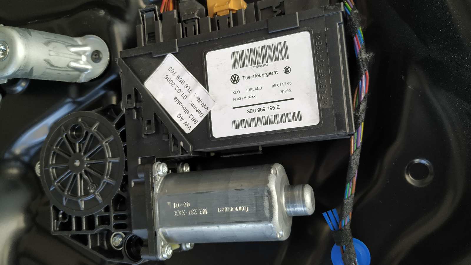 ELEVALUNAS TRASERO IZQUIERDO VOLKSWAGEN TOUAREG (7LA) - vista 7