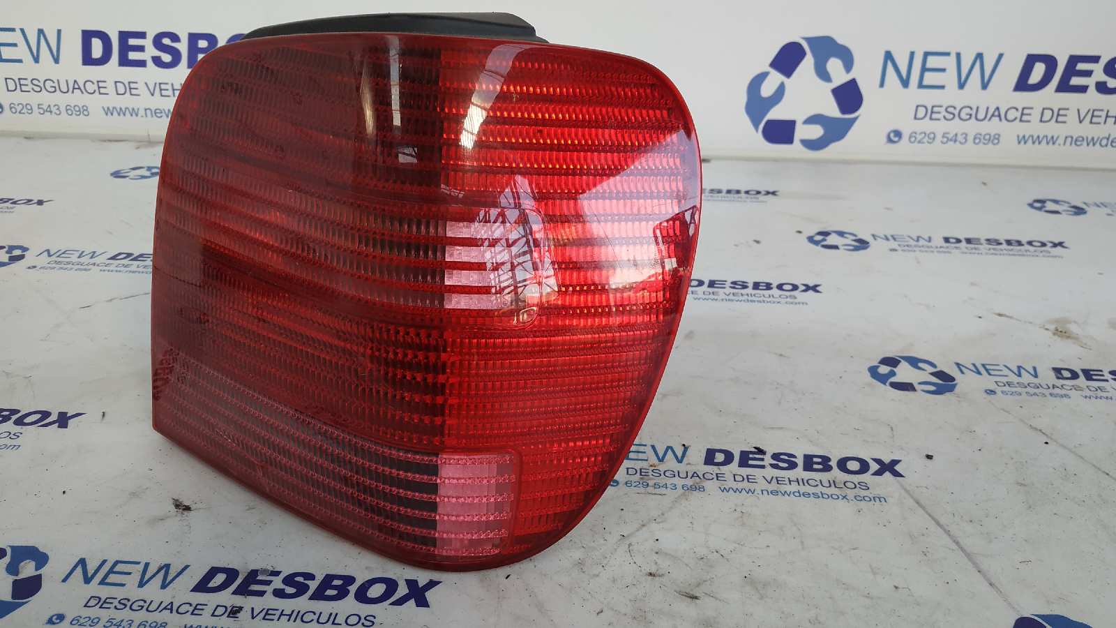 PILOTO TRASERO DERECHO VOLKSWAGEN POLO BERLINA (6N2) - vista 6