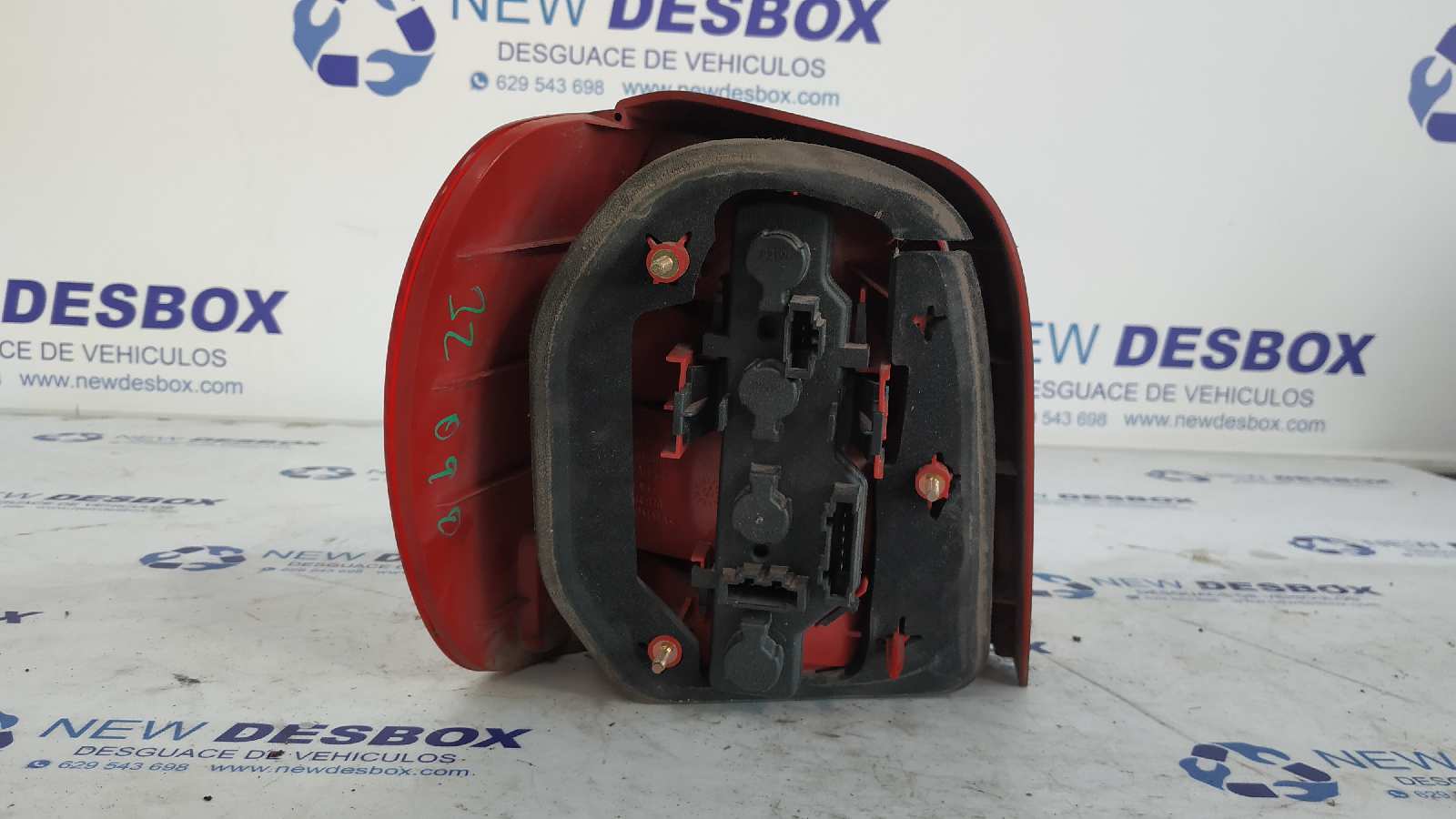 PILOTO TRASERO DERECHO VOLKSWAGEN POLO BERLINA (6N2) - vista 5