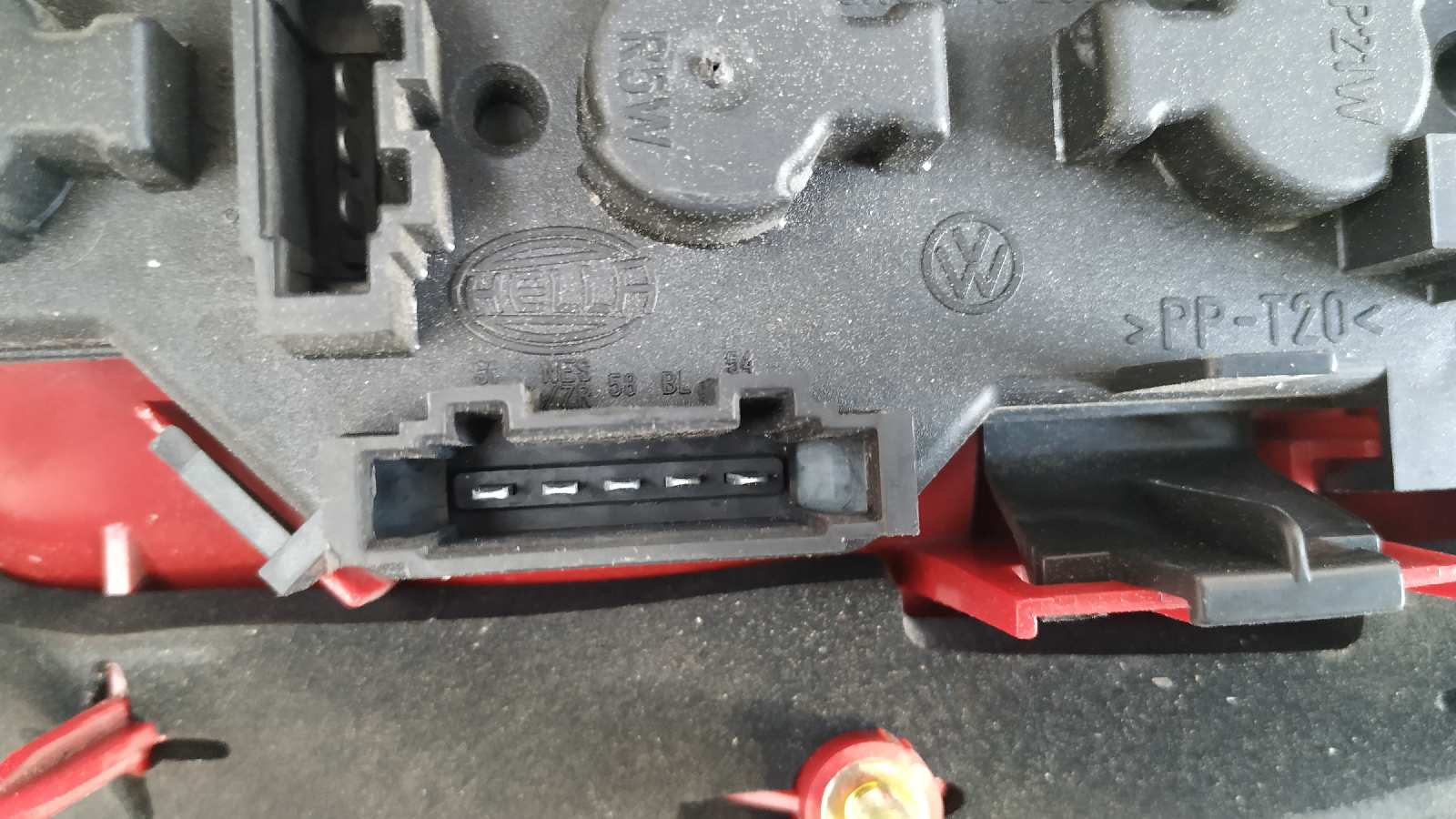 PILOTO TRASERO DERECHO VOLKSWAGEN POLO BERLINA (6N2) - vista 4