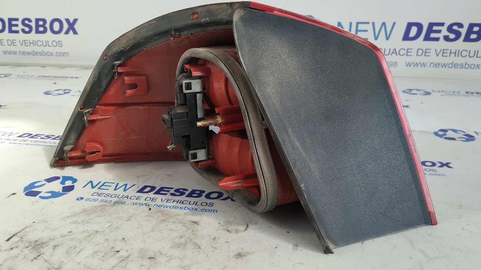 PILOTO TRASERO DERECHO RENAULT VEL SATIS (BJ0) - vista 2