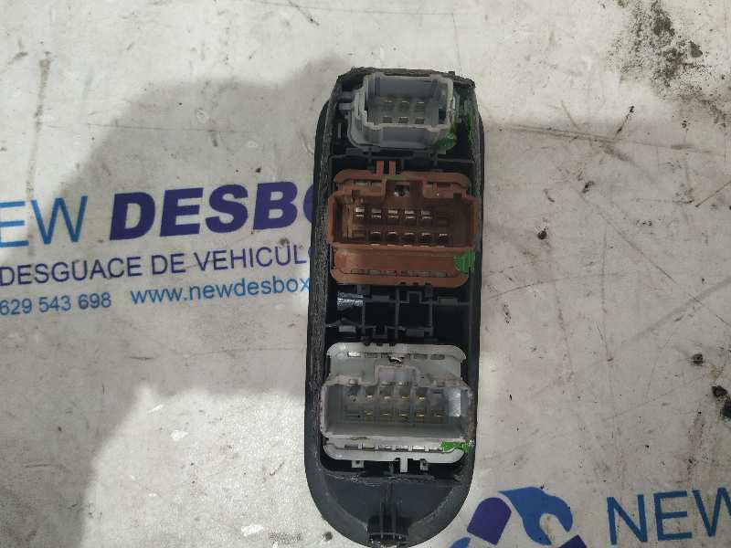 MANDO ELEVALUNAS DELANTERO IZQUIERDO RENAULT MEGANE II - vista 3