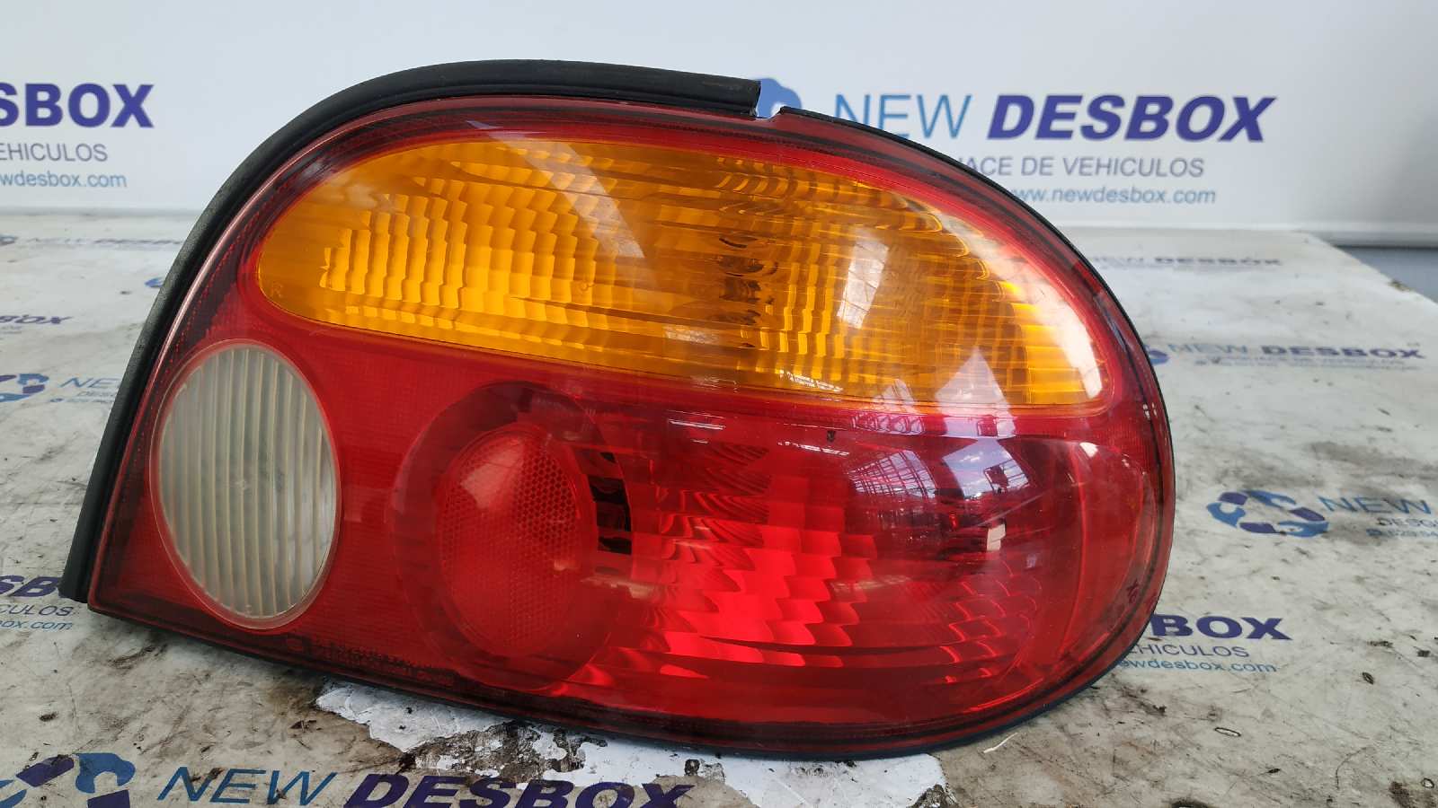 PILOTO TRASERO DERECHO KIA SEPHIA