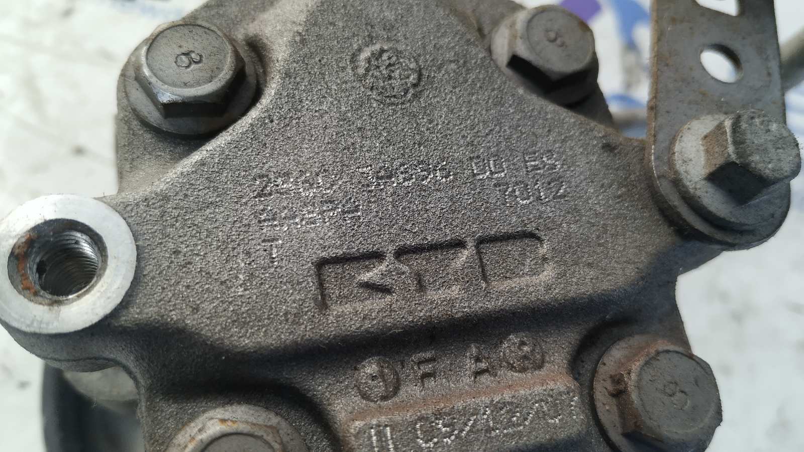 BOMBA DIRECCION FORD FIESTA (CBK) - vista 4