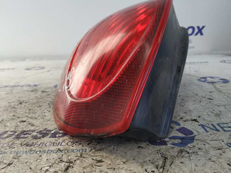 PILOTO TRASERO DERECHO TOYOTA COROLLA (E11) - vista 3