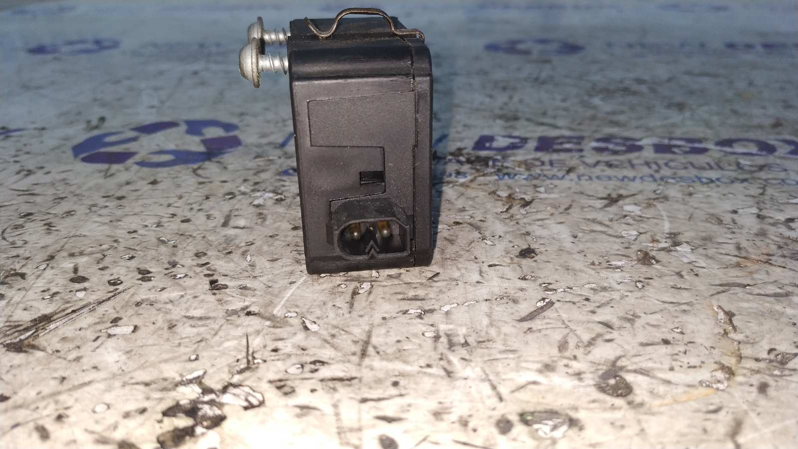 MOTOR TAPA COMBUSTIBLE BMW SERIE 3 BERLINA (E46) - vista 3