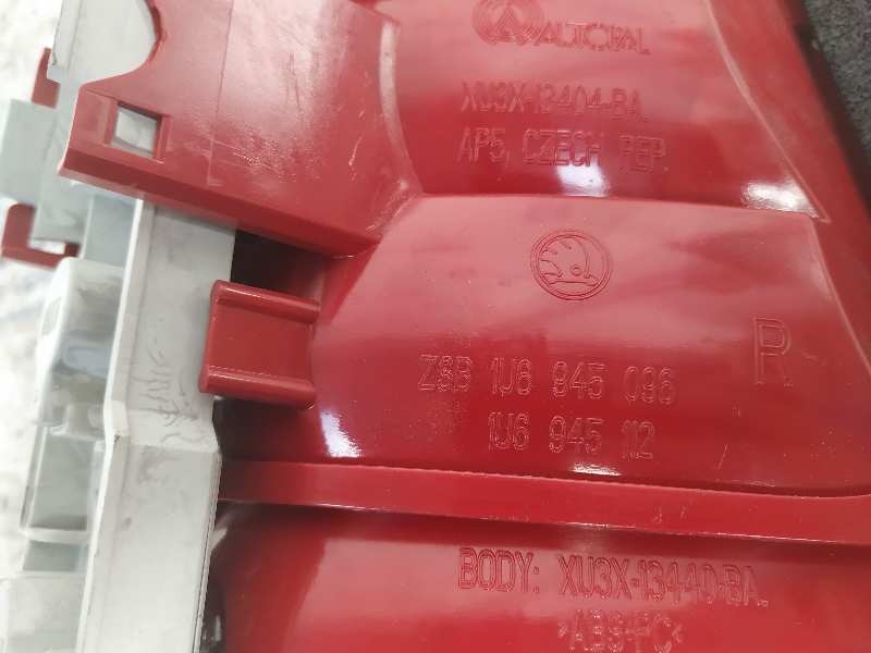 PILOTO TRASERO DERECHO SKODA OCTAVIA BERLINA (1U2) - vista 2