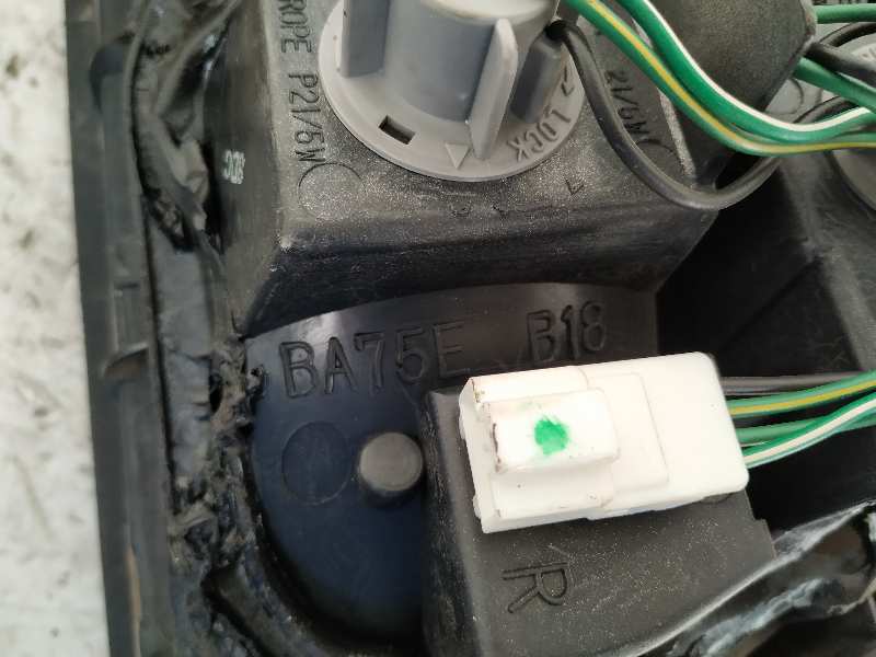 PILOTO TRASERO DERECHO NISSAN ALMERA (N15) - vista 2