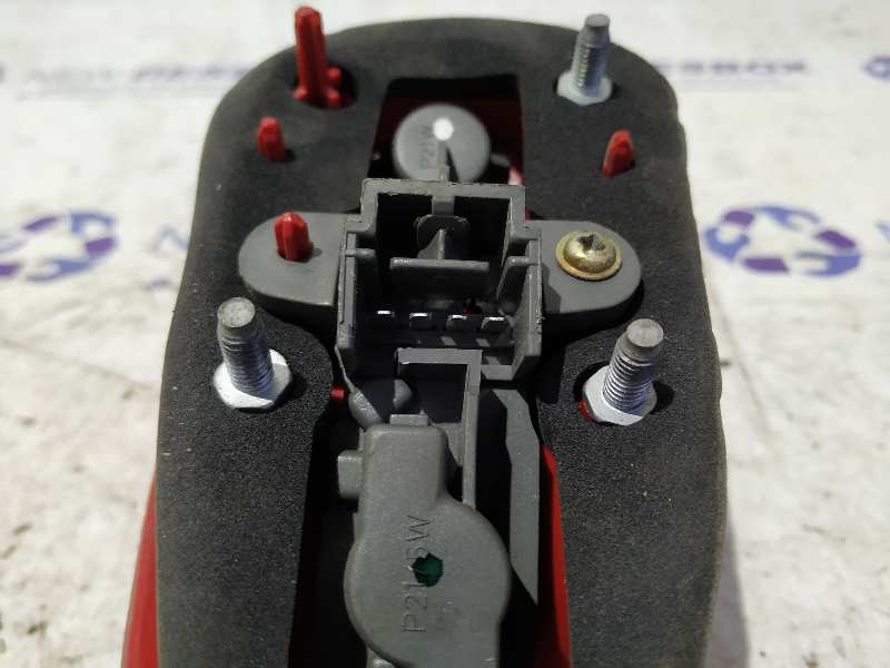 PILOTO TRASERO DERECHO ALFA ROMEO 147 (190) - vista 2