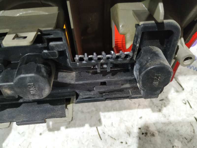 PILOTO TRASERO DERECHO OPEL ASTRA F BERLINA - vista 4