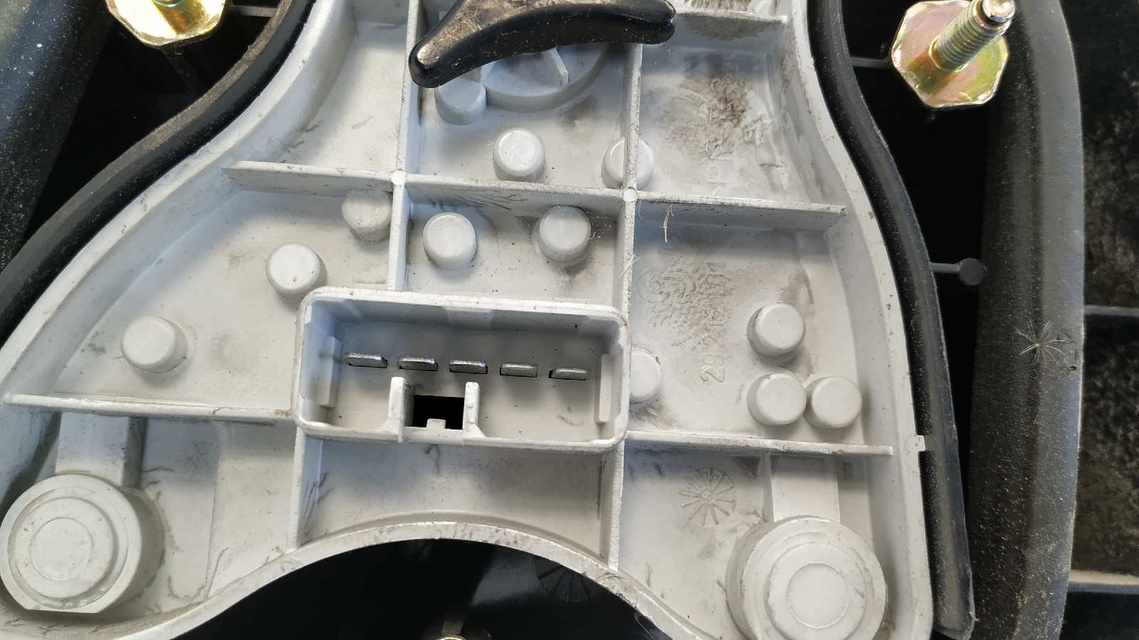 PILOTO TRASERO IZQUIERDO MITSUBISHI CARISMA BERLINA 4 (DA0) - vista 3