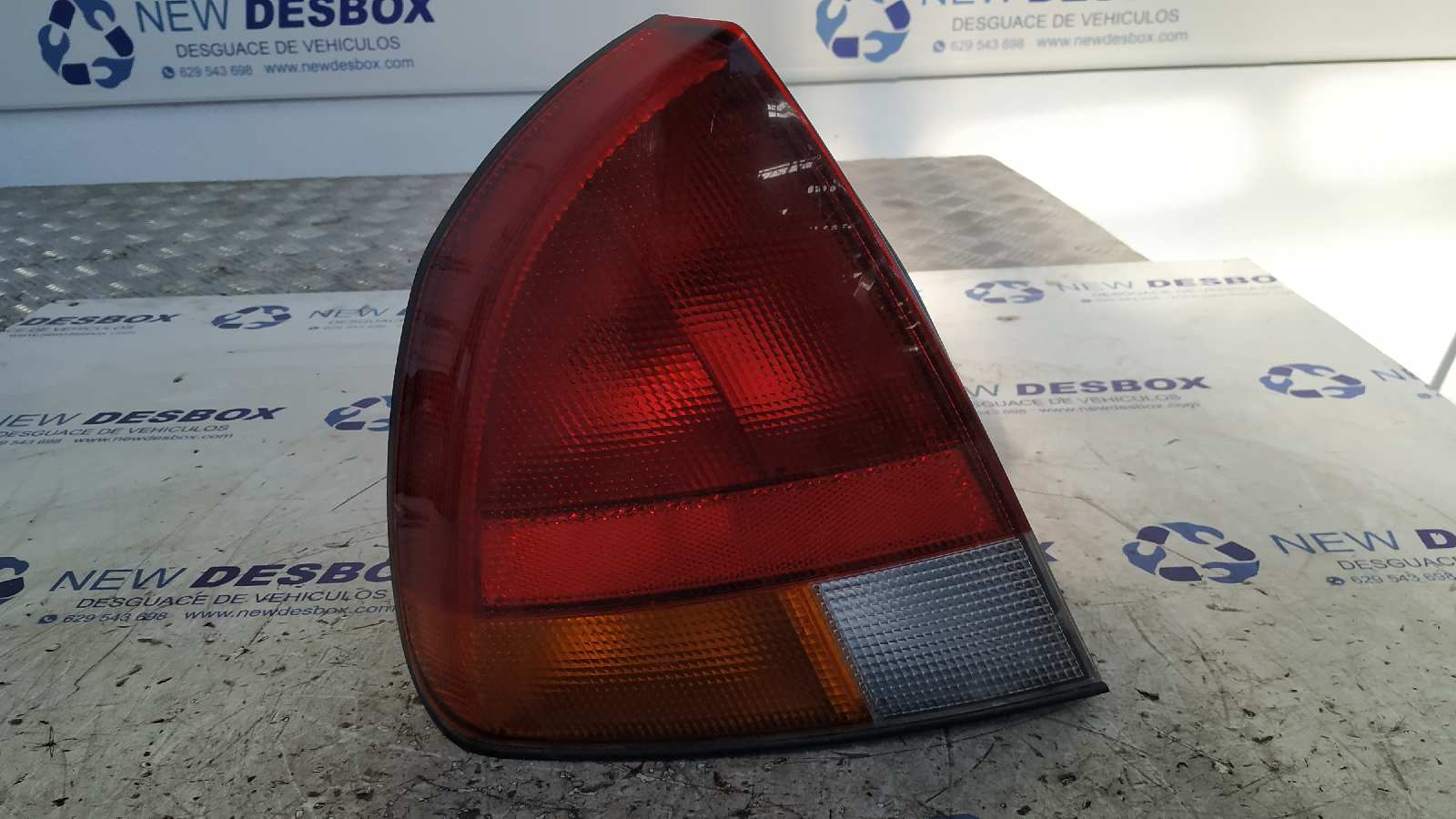 PILOTO TRASERO IZQUIERDO MITSUBISHI CARISMA BERLINA 4 (DA0)