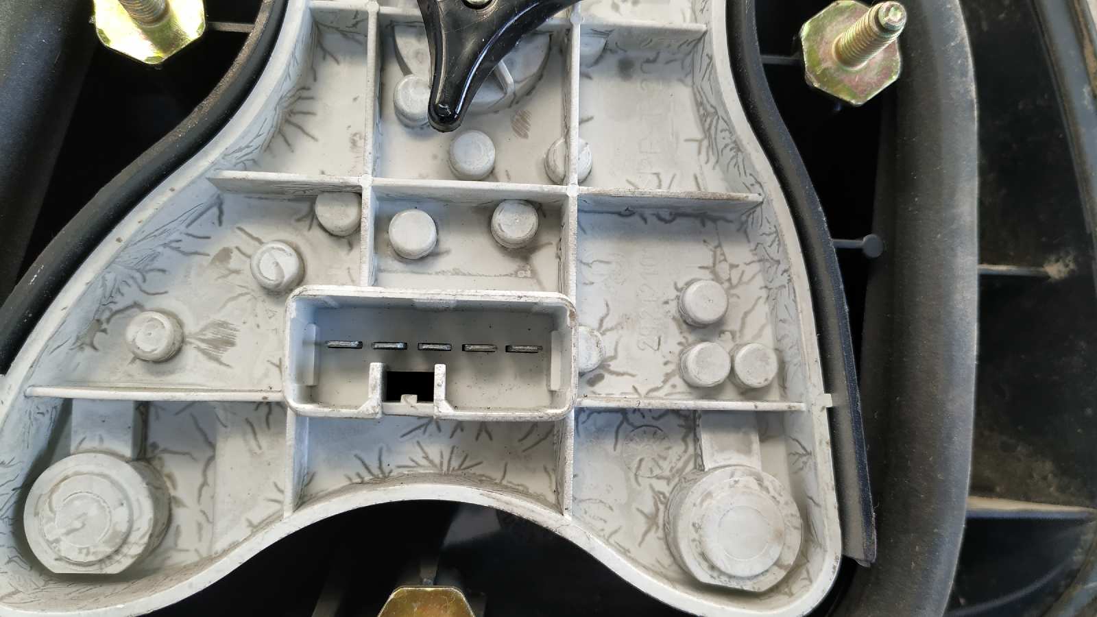 PILOTO TRASERO IZQUIERDO MITSUBISHI CARISMA BERLINA 4 (DA0) - vista 5