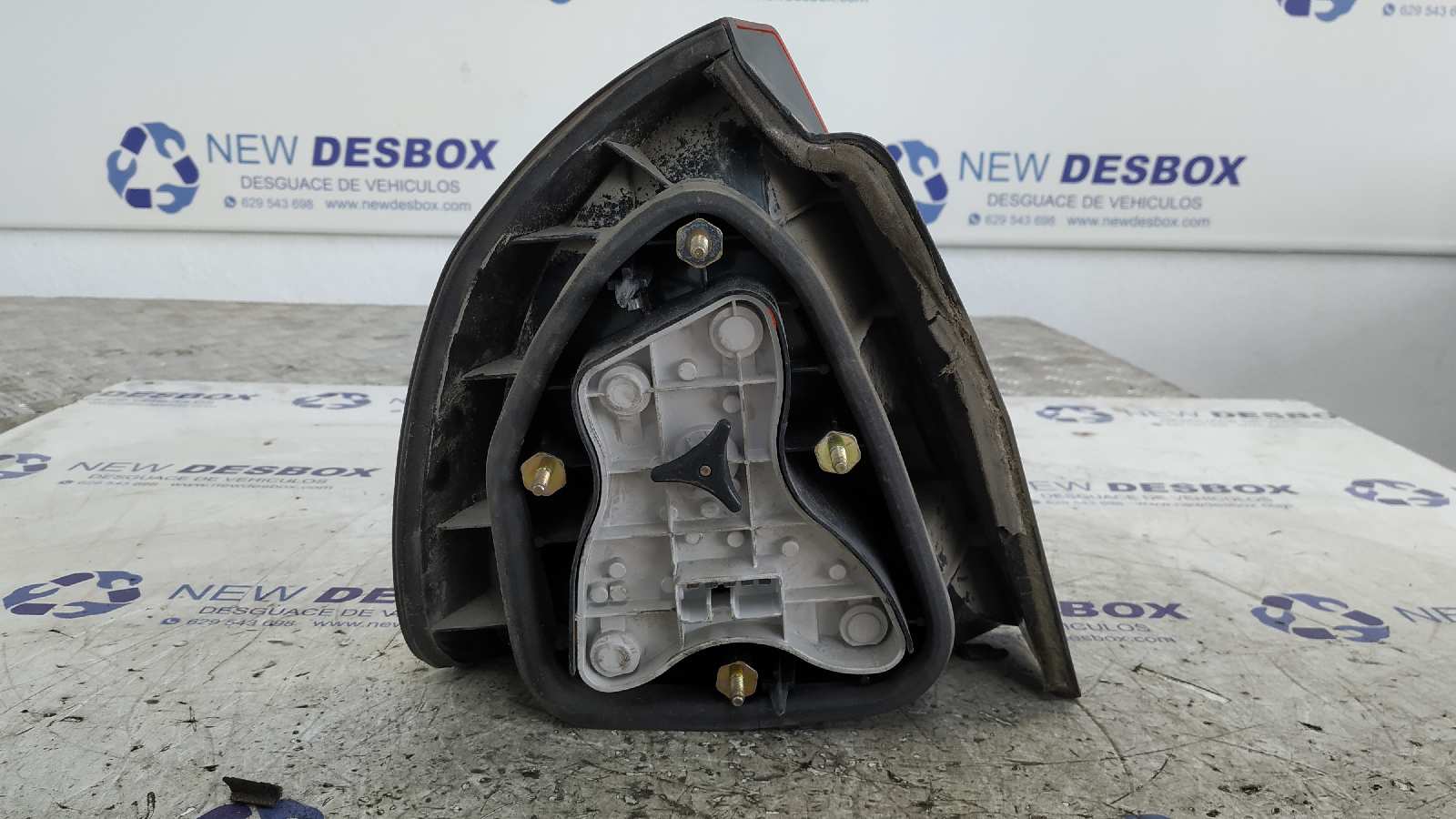 PILOTO TRASERO DERECHO MITSUBISHI CARISMA BERLINA 4 (DA0) - vista 4