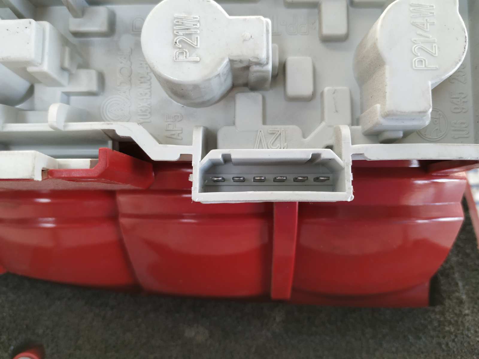 PILOTO TRASERO DERECHO SKODA OCTAVIA BERLINA (1U2) - vista 2