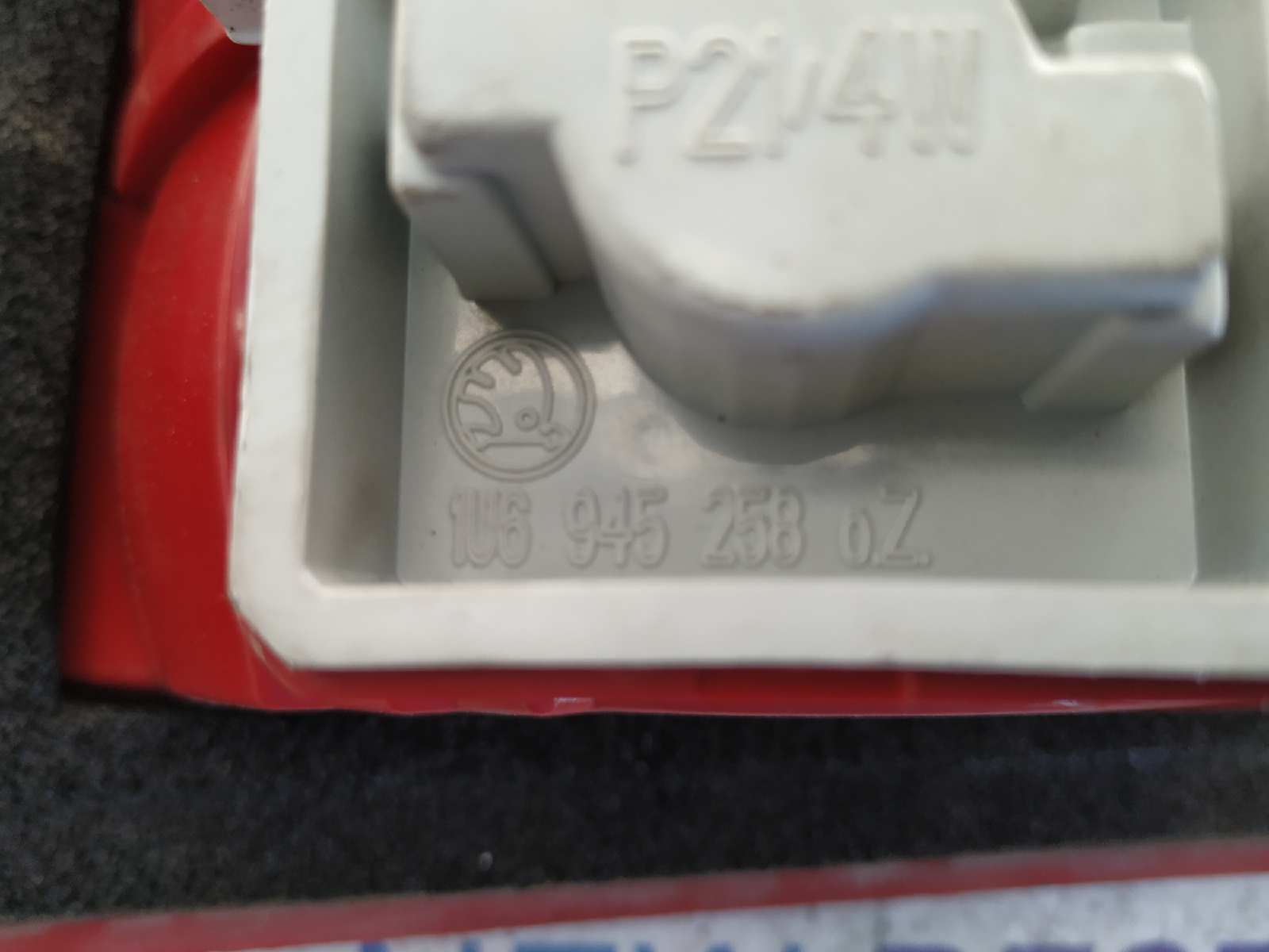 PILOTO TRASERO DERECHO SKODA OCTAVIA BERLINA (1U2) - vista 3