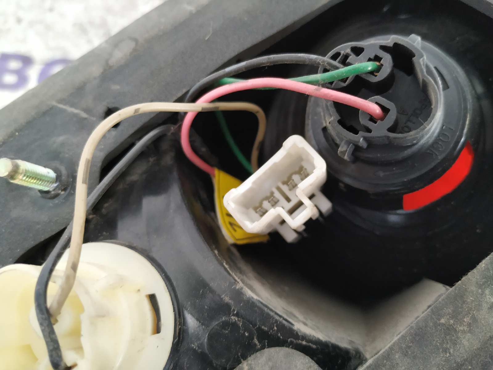 PILOTO TRASERO DERECHO HYUNDAI ELANTRA (XD) - vista 2