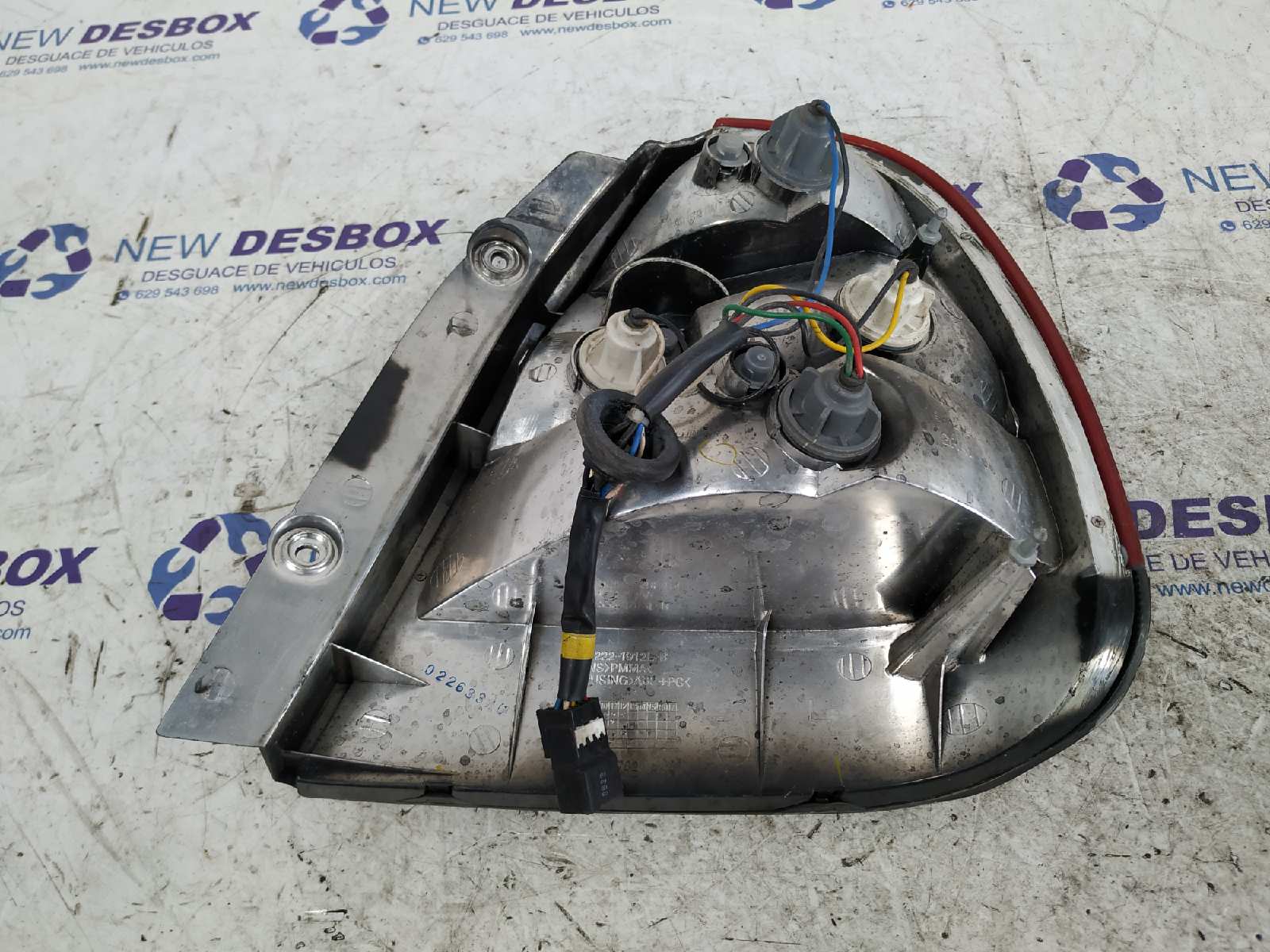 PILOTO TRASERO IZQUIERDO DAEWOO NUBIRA BERLINA - vista 2