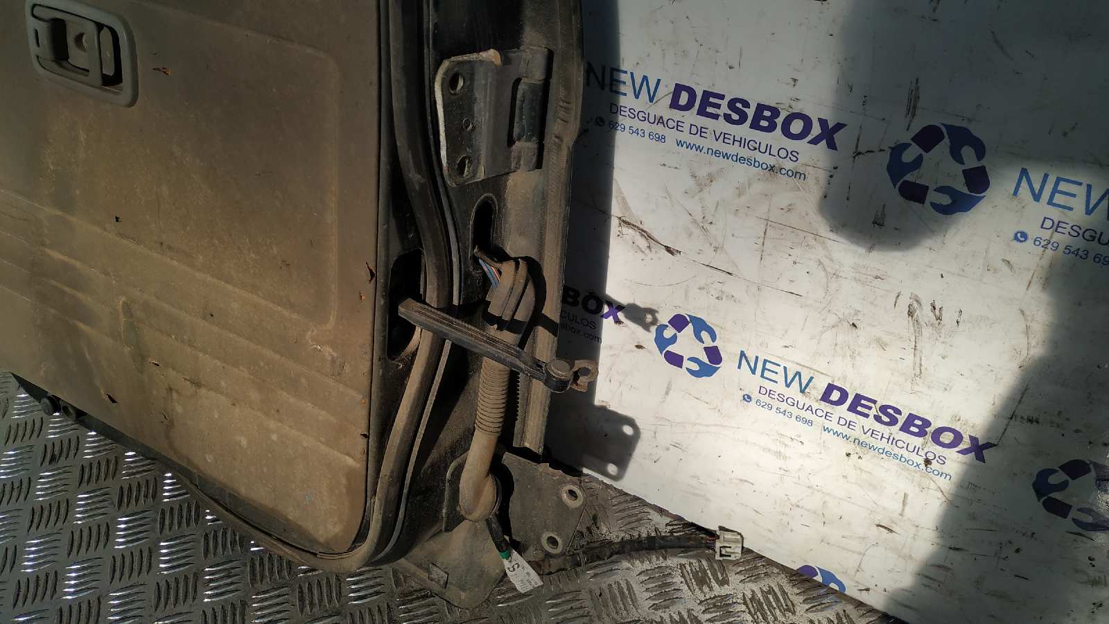 PORTON TRASERO IZQUIERDO NISSAN PATROL GR (Y61) - vista 2