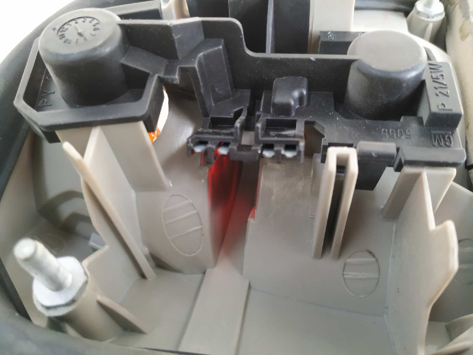 PILOTO TRASERO DERECHO OPEL OMEGA B - vista 2