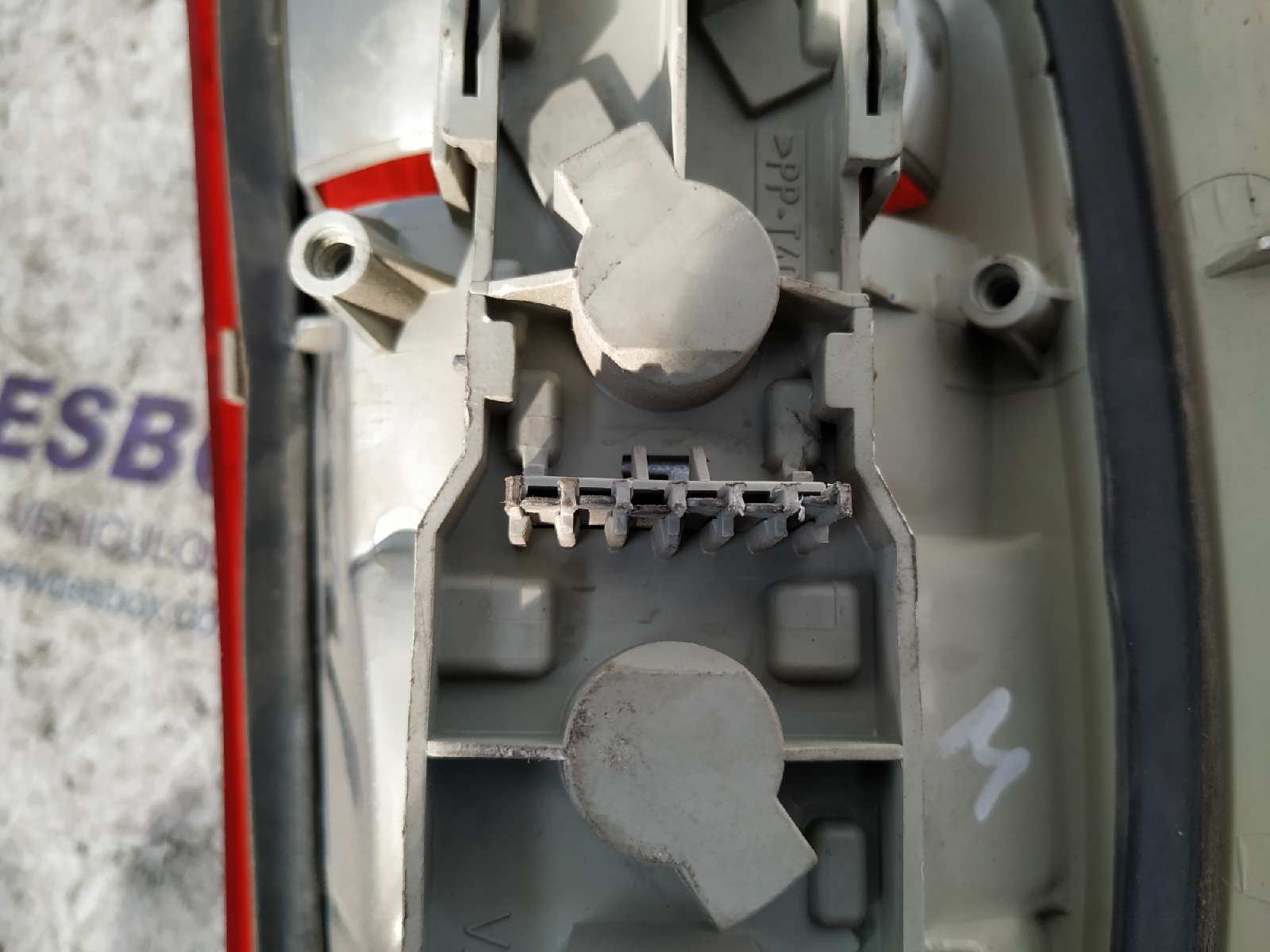 PILOTO TRASERO DERECHO OPEL CORSA B - vista 3