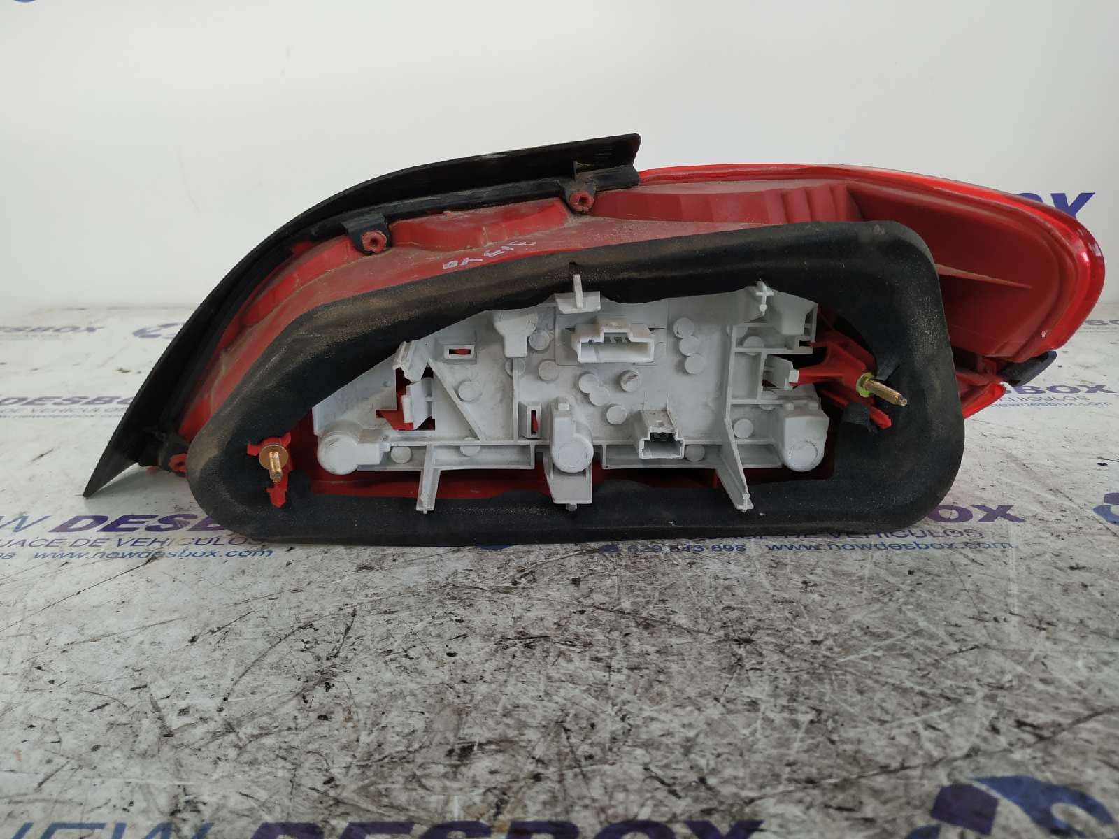 PILOTO TRASERO IZQUIERDO PEUGEOT 406 BERLINA (S1/S2) - vista 3