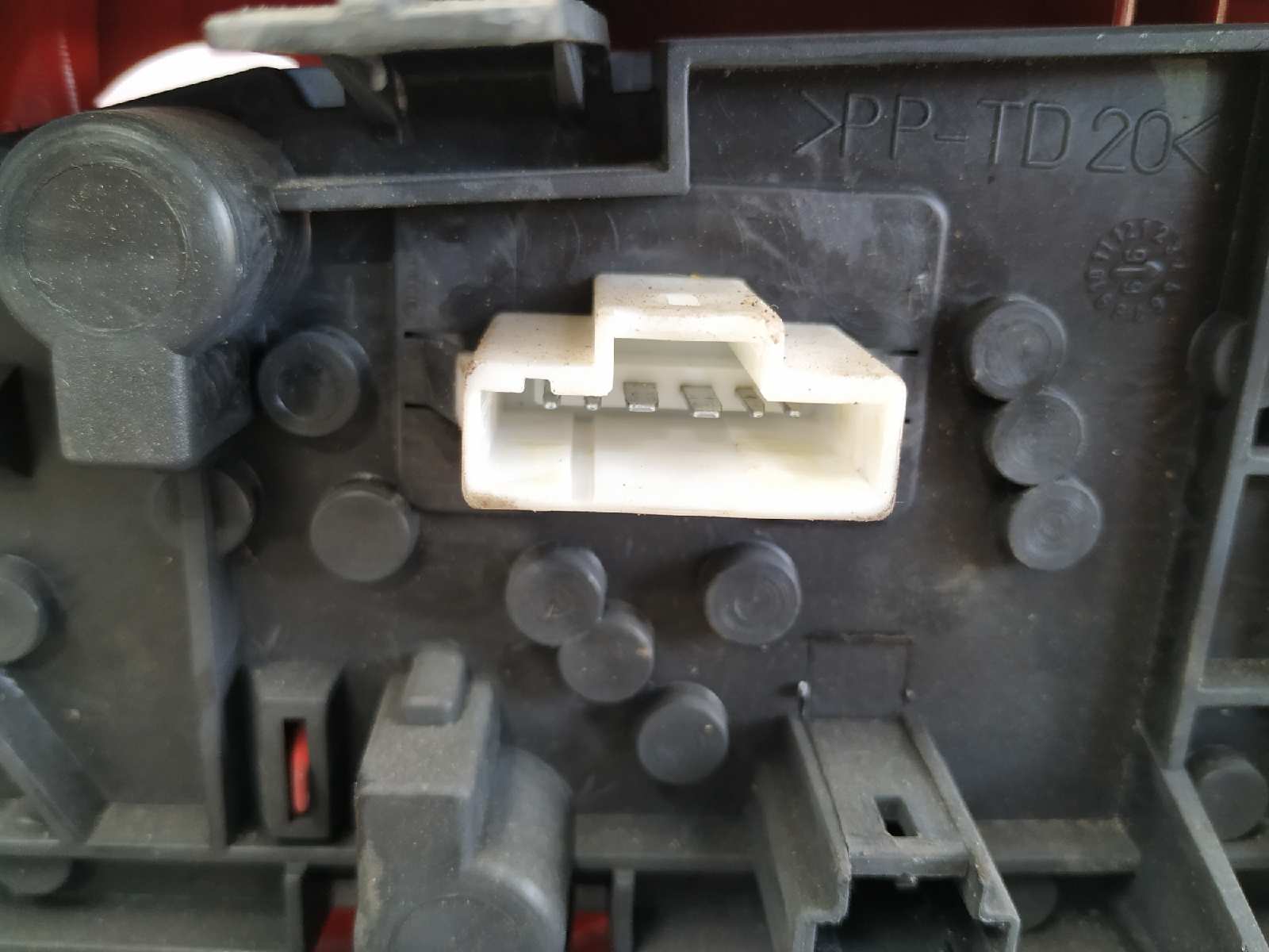 PILOTO TRASERO IZQUIERDO PEUGEOT 406 BERLINA (S1/S2) - vista 2