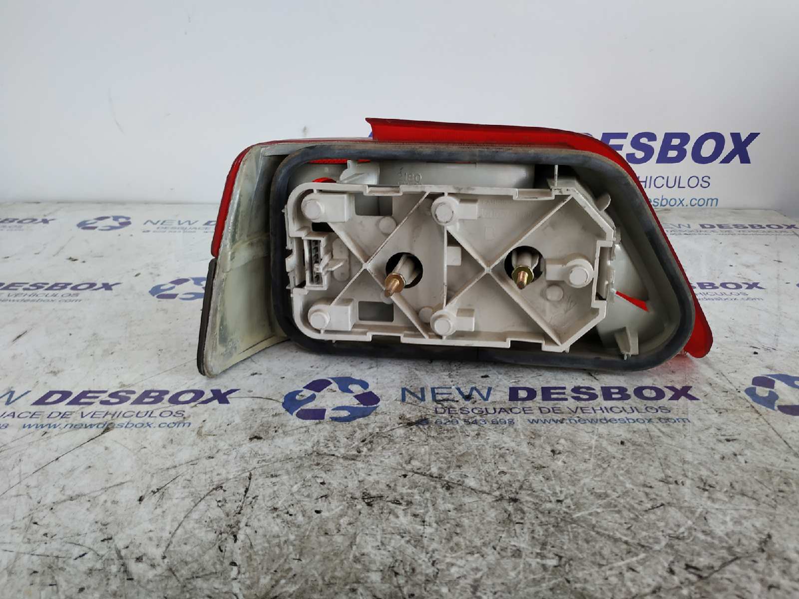 PILOTO TRASERO DERECHO PEUGEOT 306 BERLINA 3/4/5 PUERTAS (S2) - vista 2