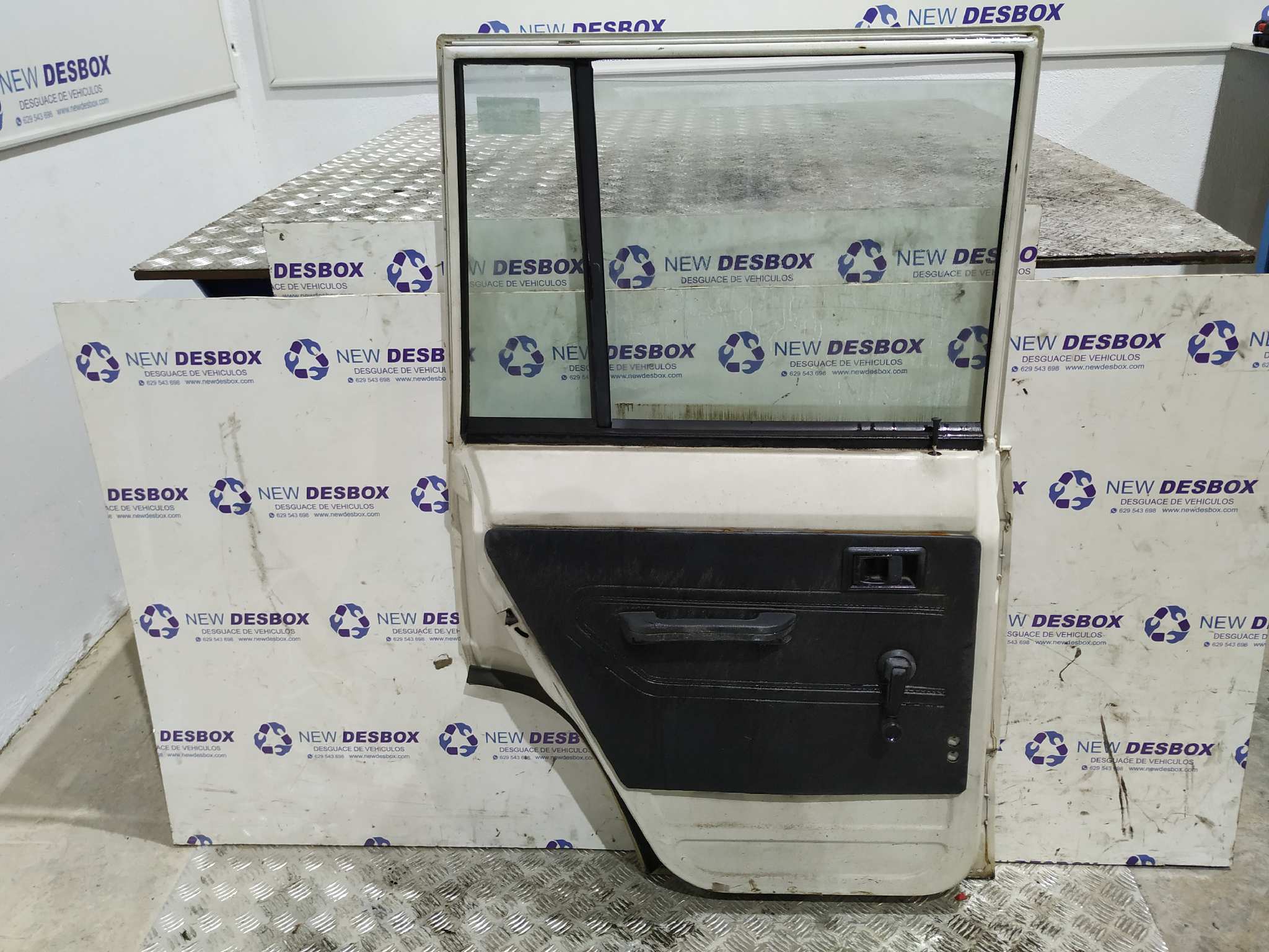 PUERTA TRASERA IZQUIERDA TATA SUMO 2.0 - vista 4