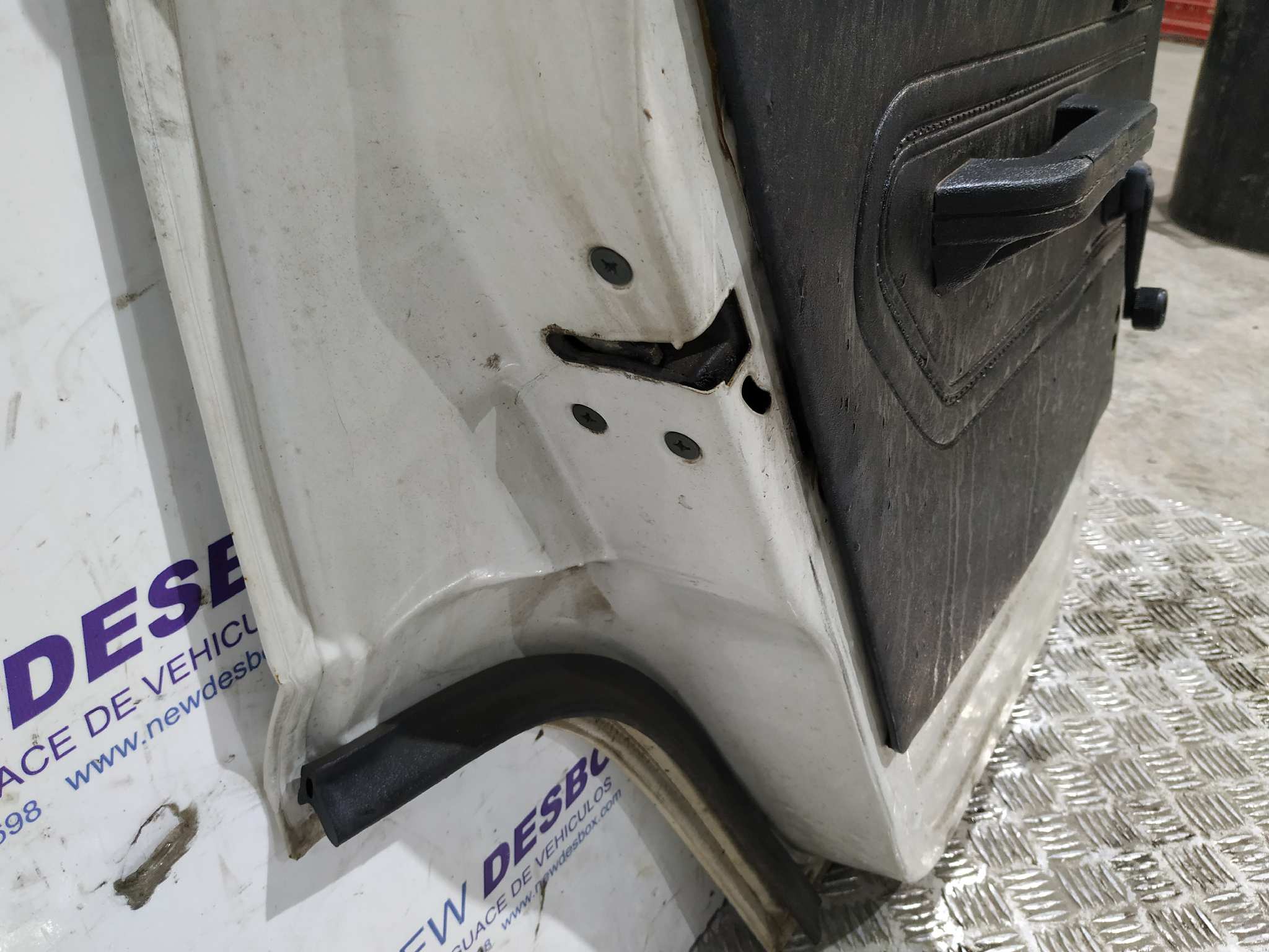 PUERTA TRASERA IZQUIERDA TATA SUMO 2.0 - vista 2