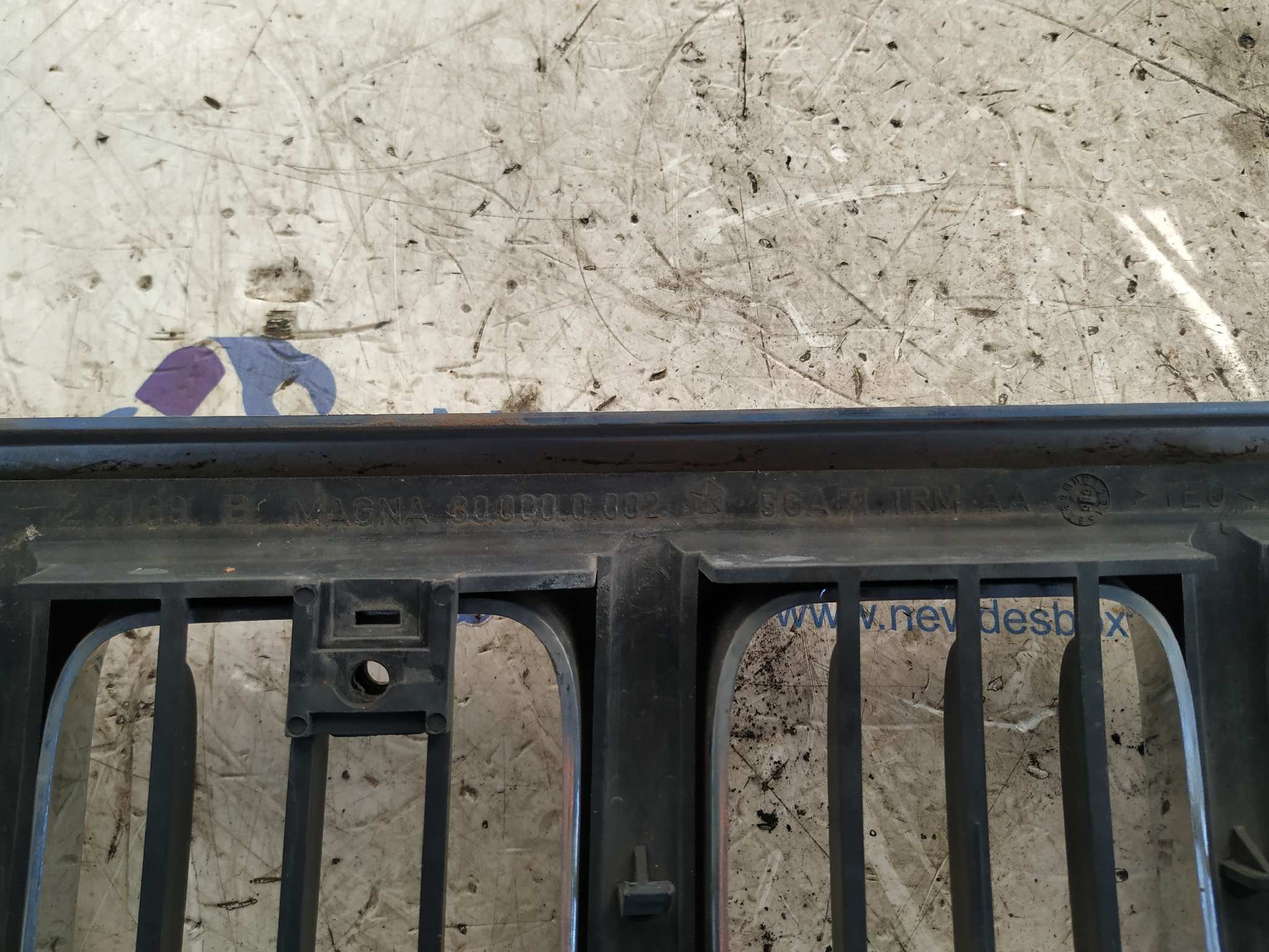 REJILLA DELANTERA CHRYSLER JEEP GR.CHEROKEE (WJ/WG) - vista 6