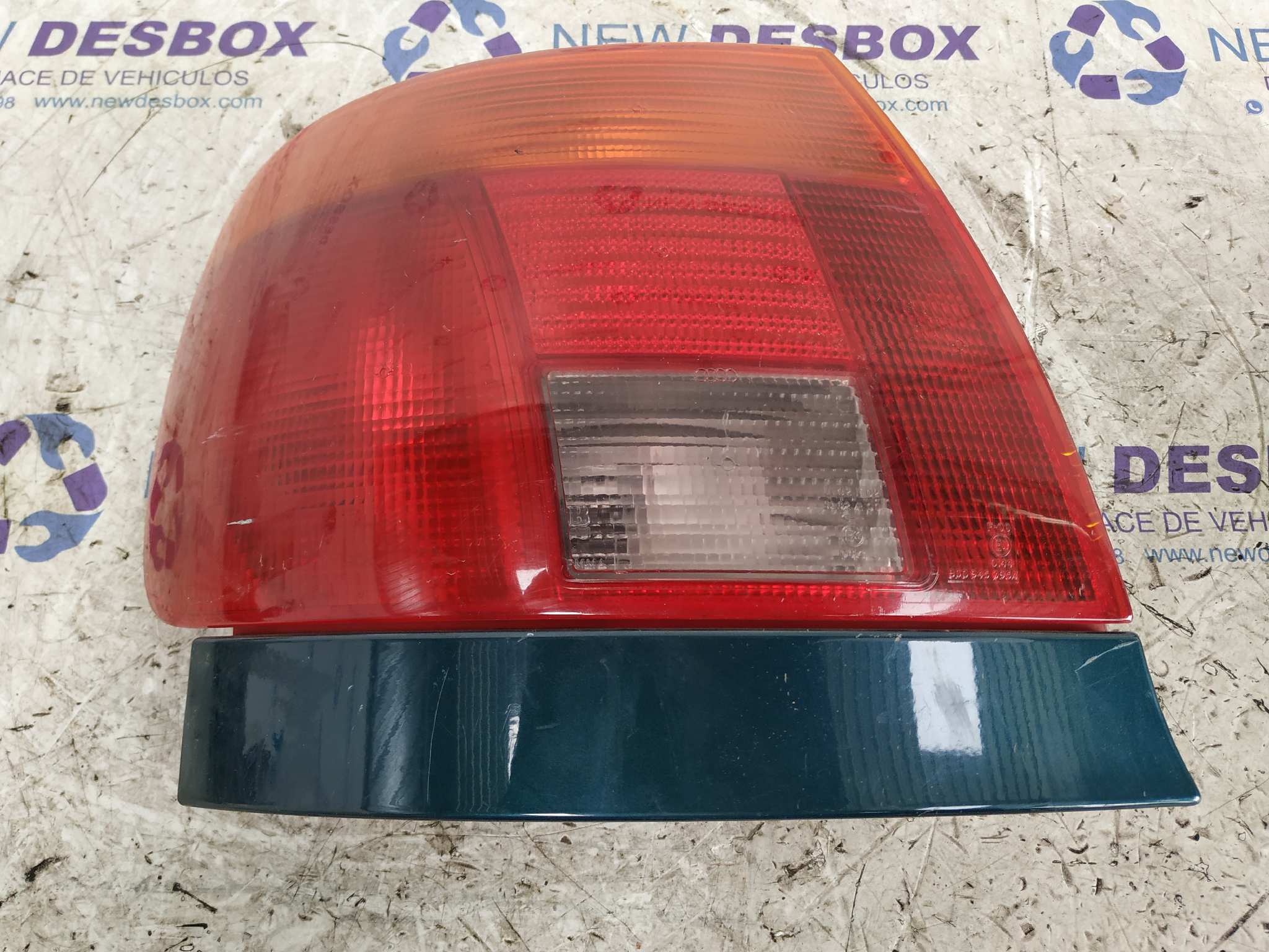 PILOTO TRASERO IZQUIERDO AUDI A4 BERLINA (B5)