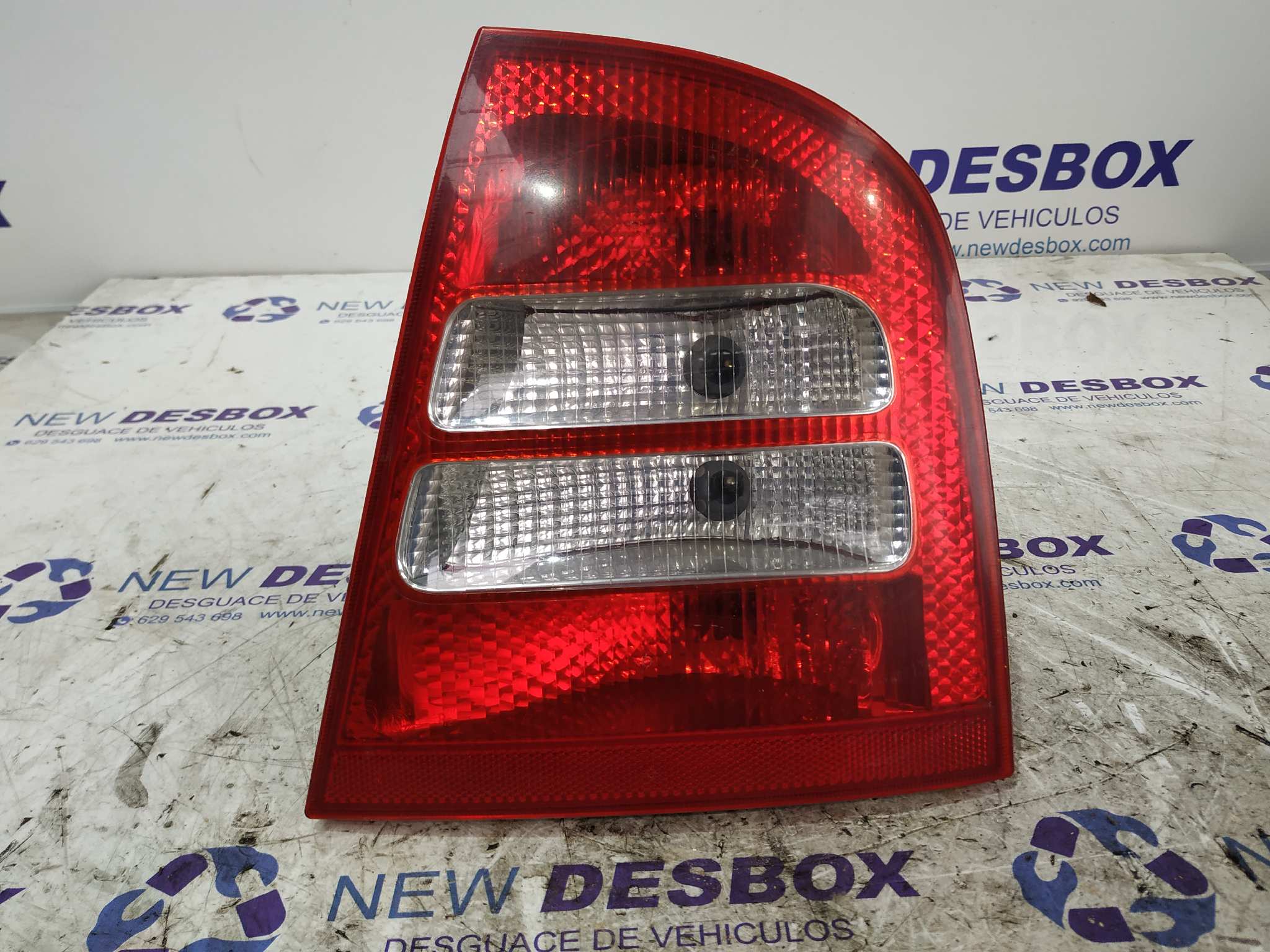 PILOTO TRASERO DERECHO SKODA OCTAVIA BERLINA (1U2)