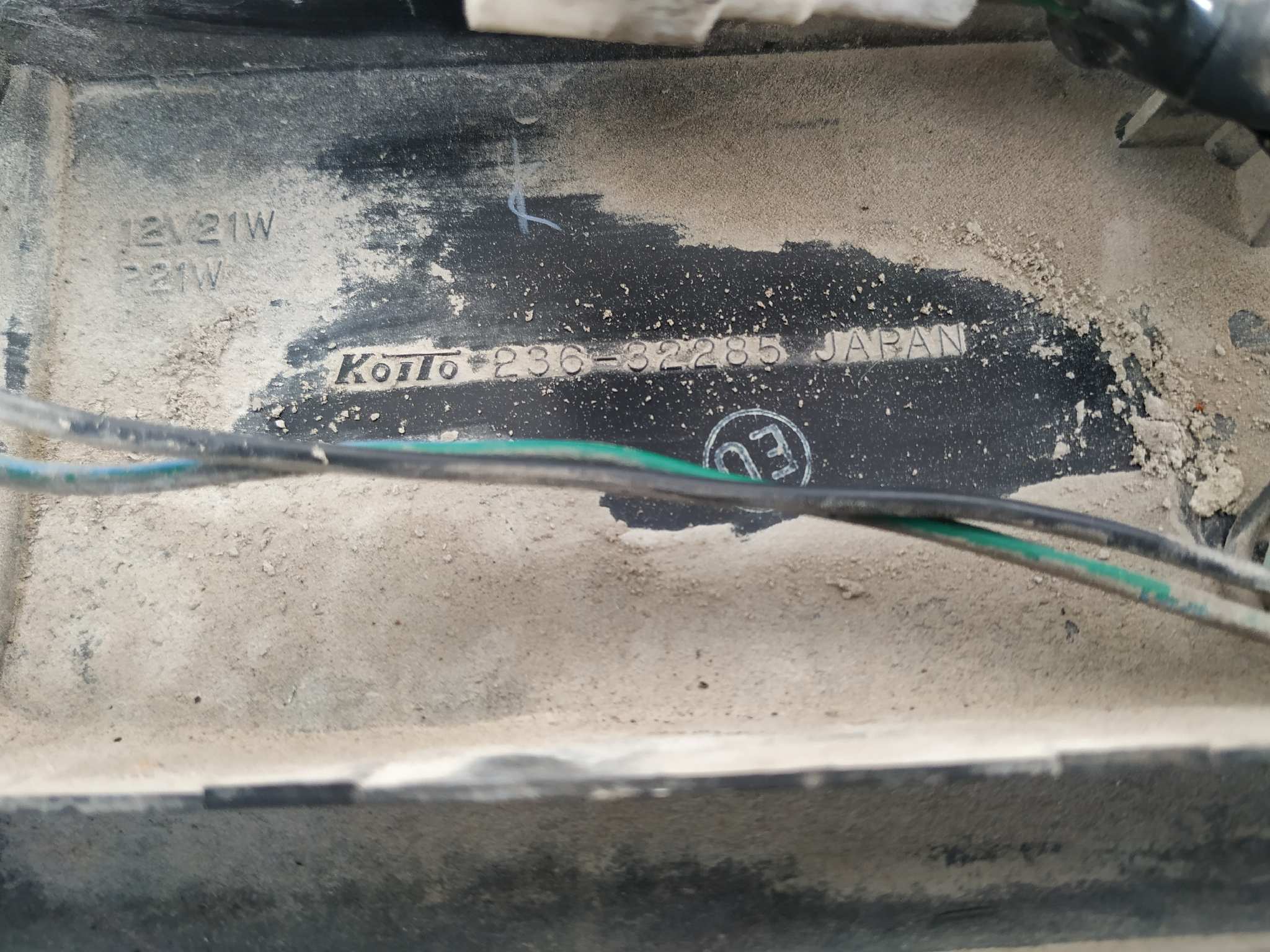 PILOTO TRASERO CENTRAL SUZUKI SWIFT SF BERLINA (MA) - vista 5