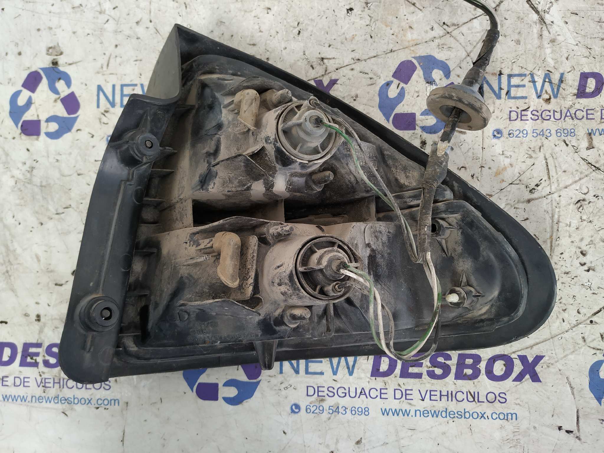 PILOTO TRASERO IZQUIERDO MAZDA 323 BERLINA (BD1) - vista 2