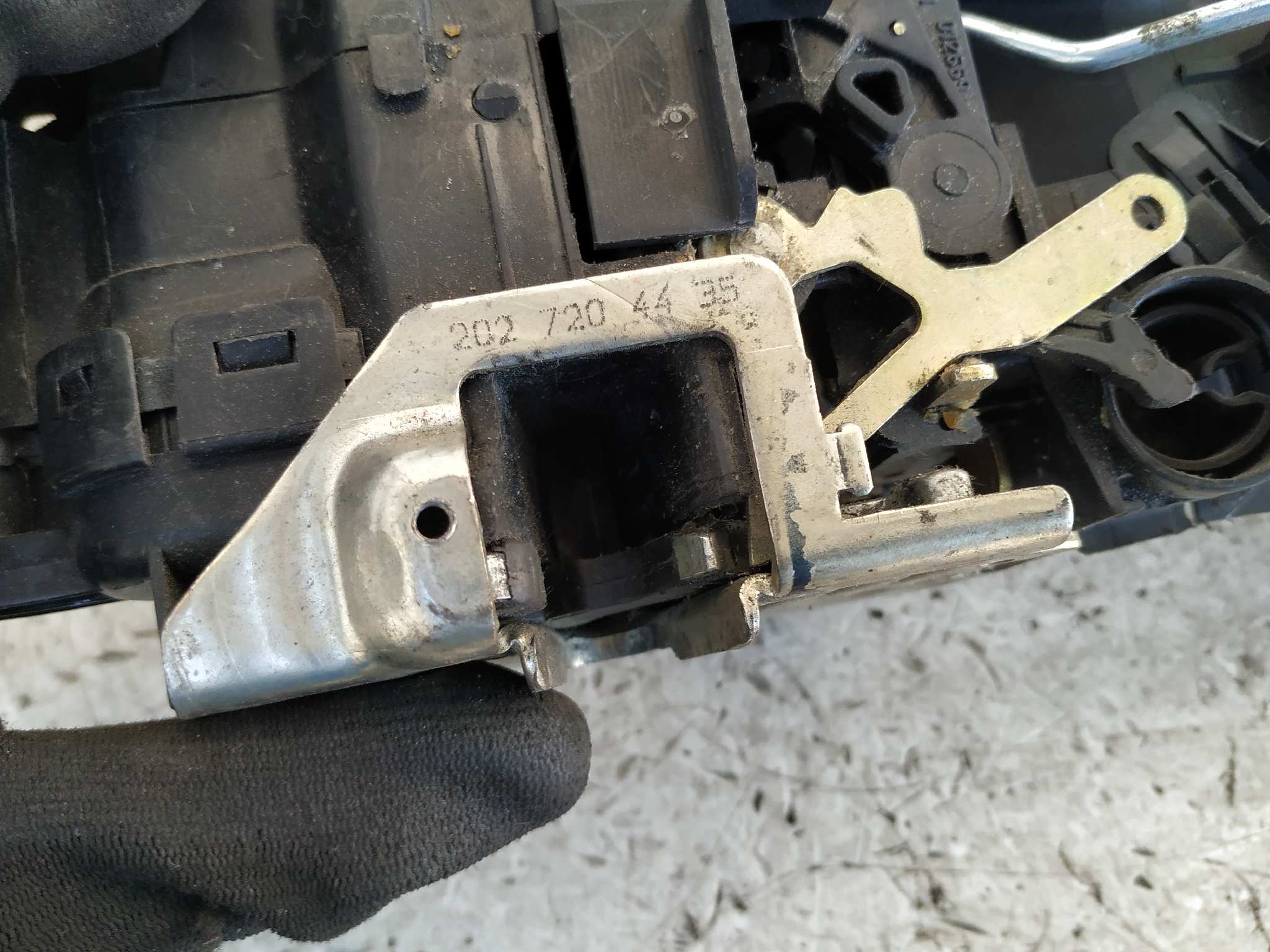 CERRADURA PUERTA DELANTERA DERECHA MERCEDES CLASE C (W202) - vista 4