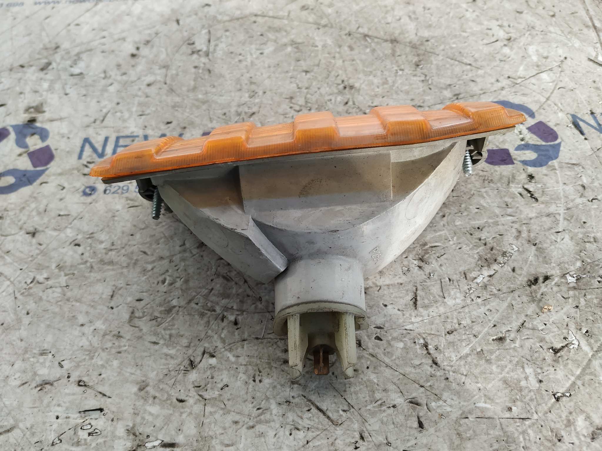 PILOTO DELANTERO IZQUIERDO MERCEDES MB 100 - vista 2