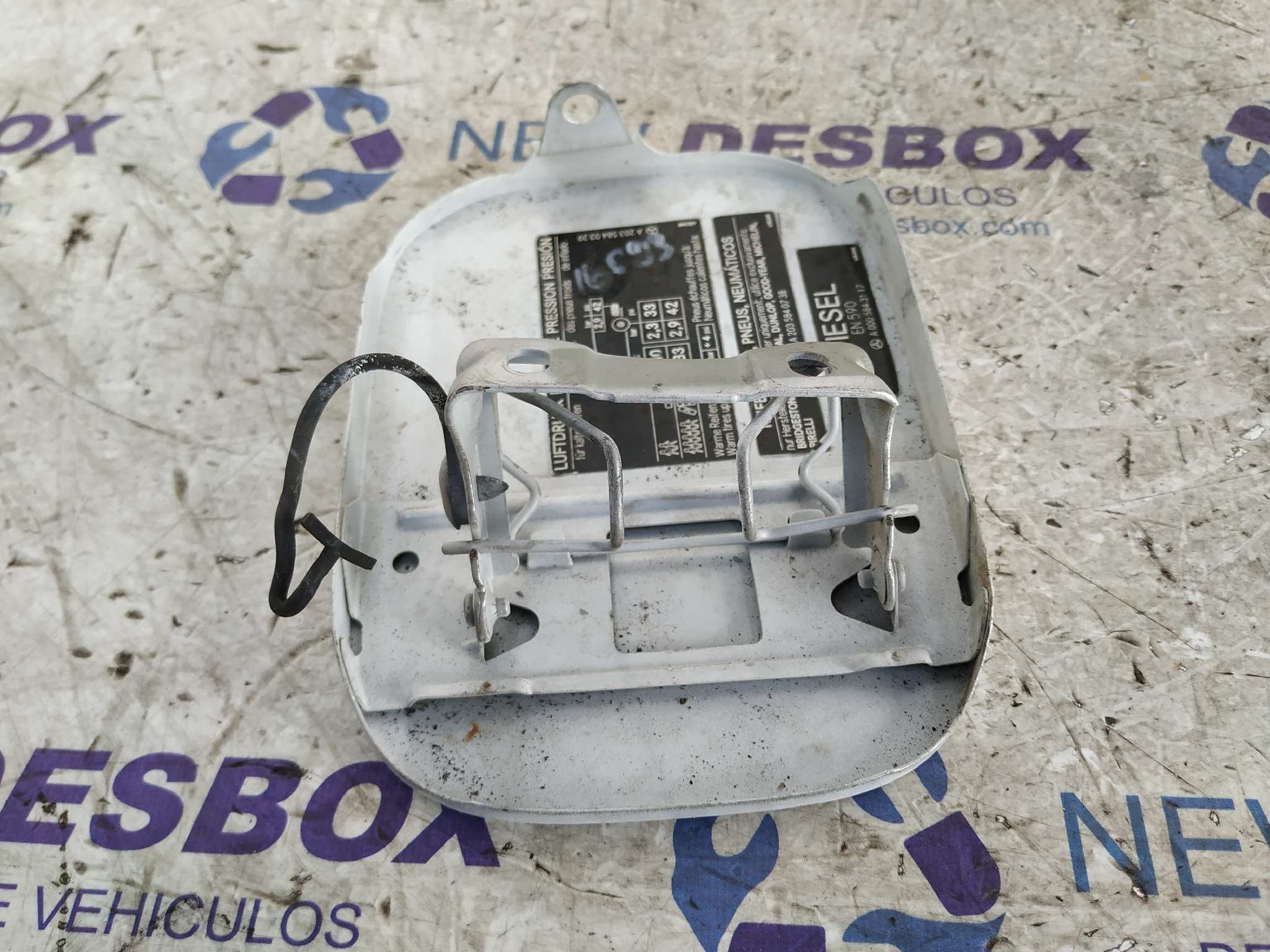 TAPA EXTERIOR COMBUSTIBLE MERCEDES-BENZ CLASE C (W203) SPORTCOUPE - vista 3