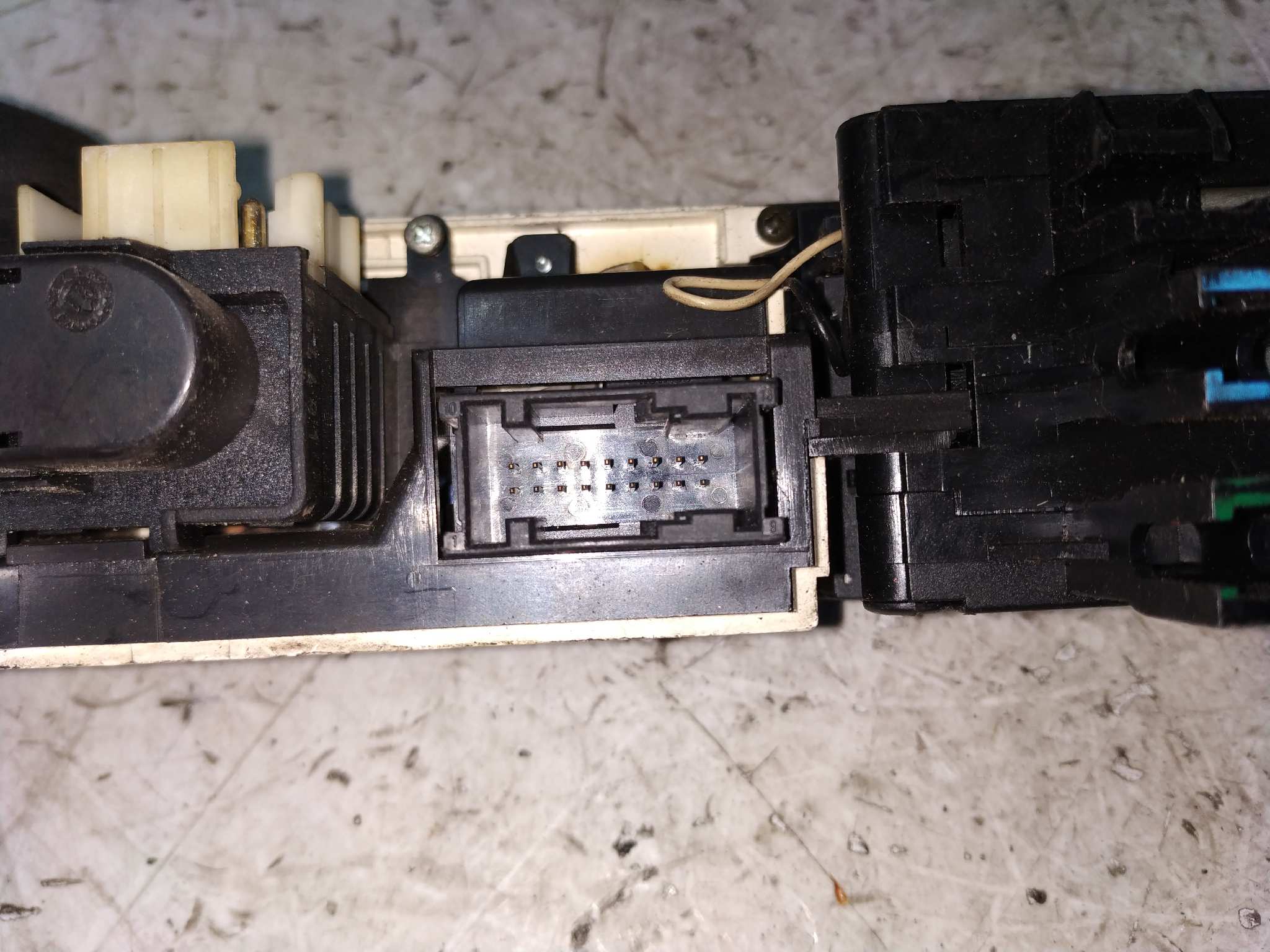 MANDO CALEFACCION / AIRE ACONDICIONADO BMW SERIE 5 BERLINA (E34) - vista 2