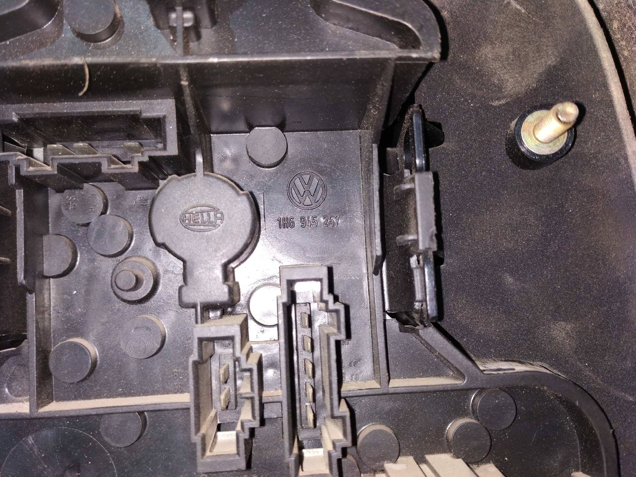 PILOTO TRASERO DERECHO VOLKSWAGEN GOLF III BERLINA (1H1) - vista 4