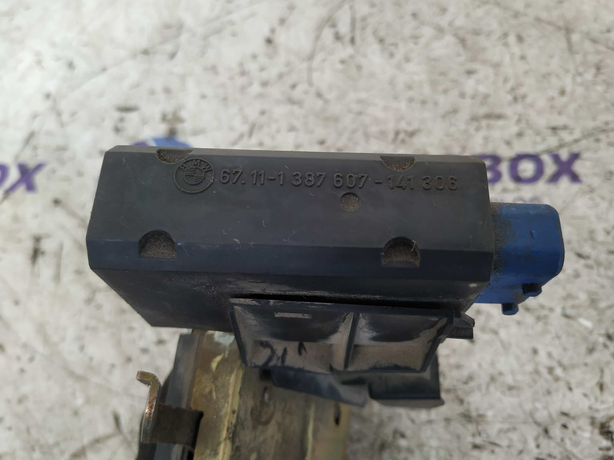 CERRADURA PUERTA TRASERA DERECHA BMW SERIE 3 BERLINA (E36) - vista 3