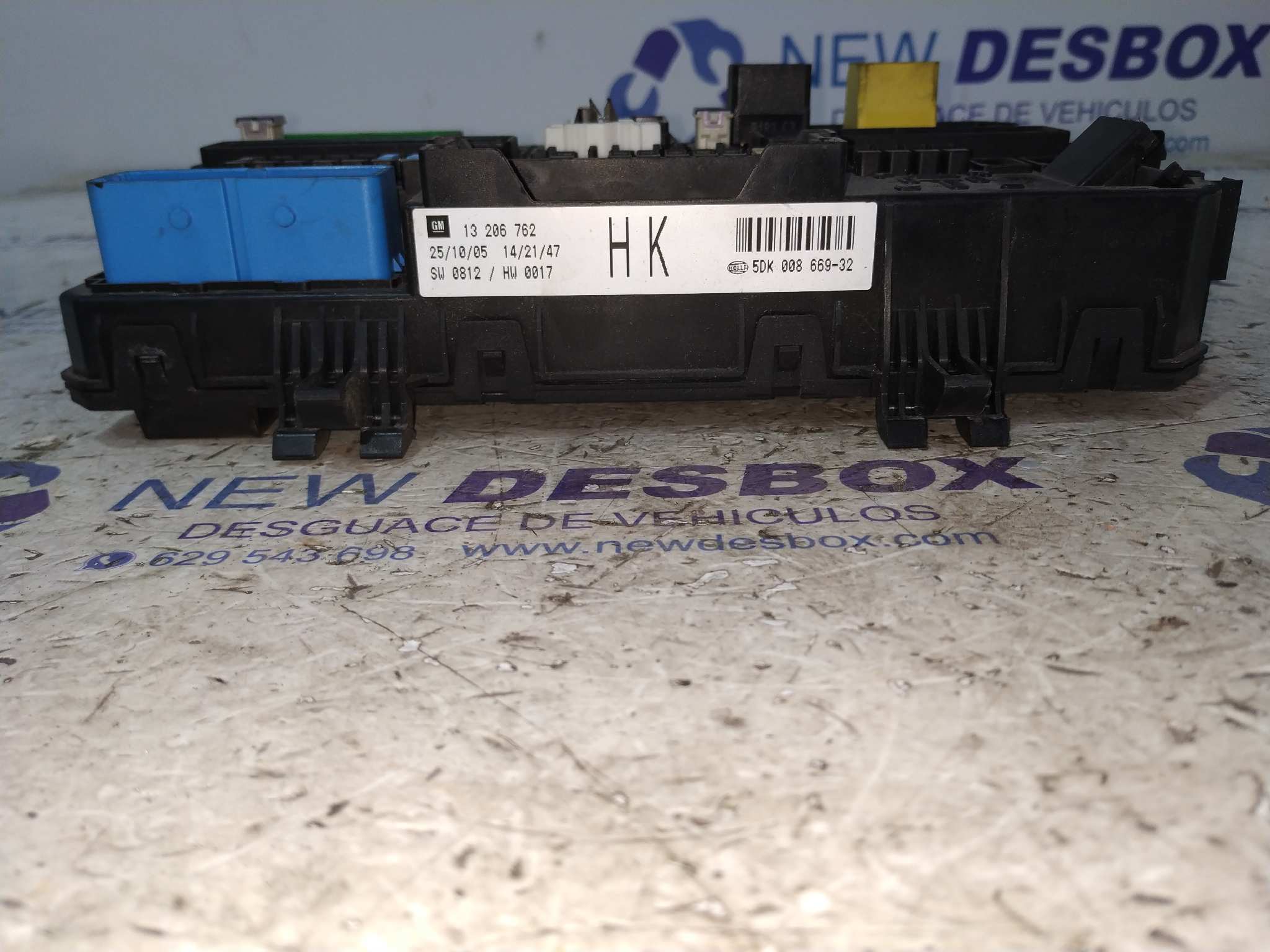 CAJA RELES / FUSIBLES OPEL ASTRA H - vista 3